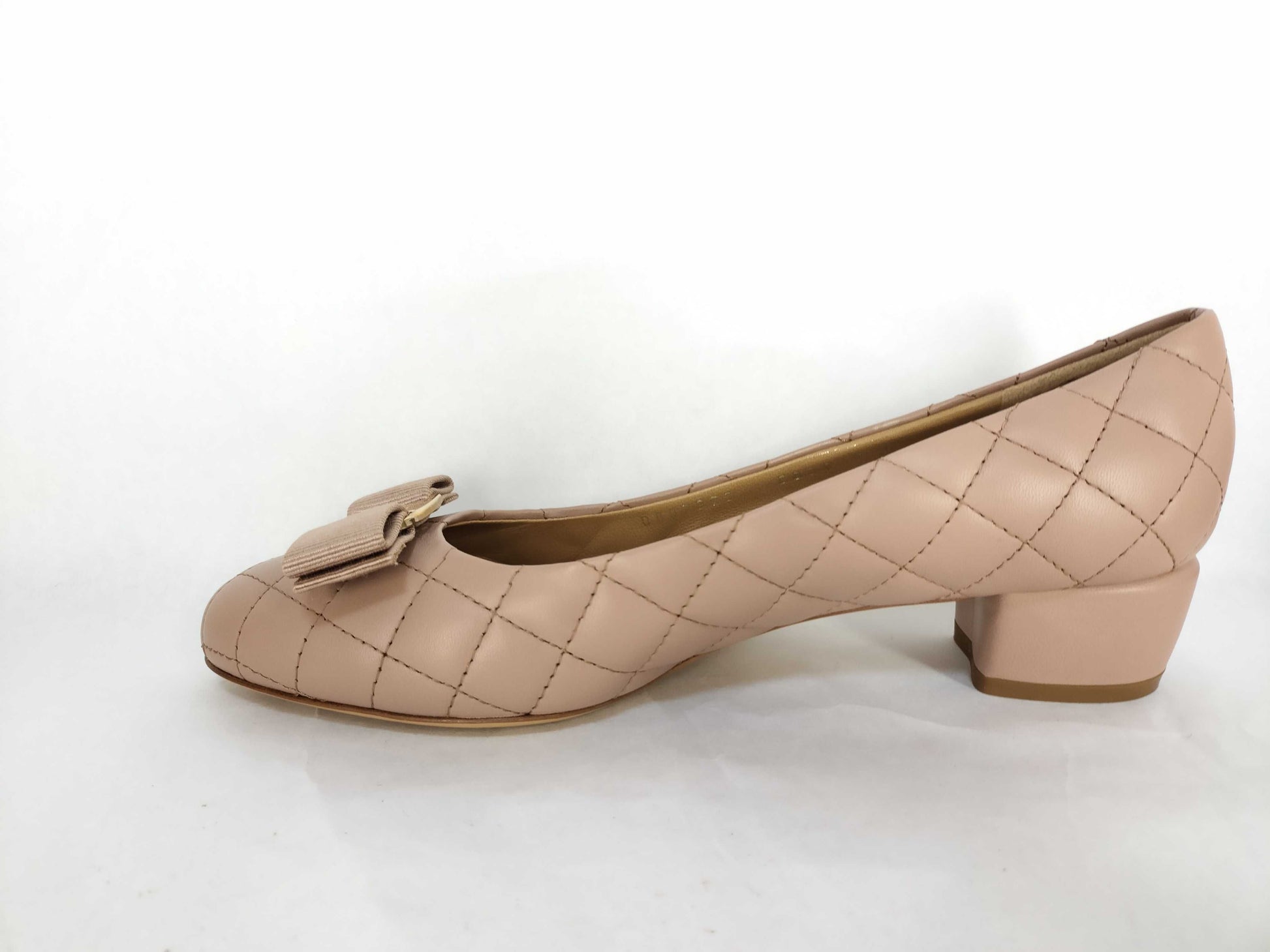 Salvatore Ferragamo Vala Vala Ribbon Pink Size 6 Quilted Pumps