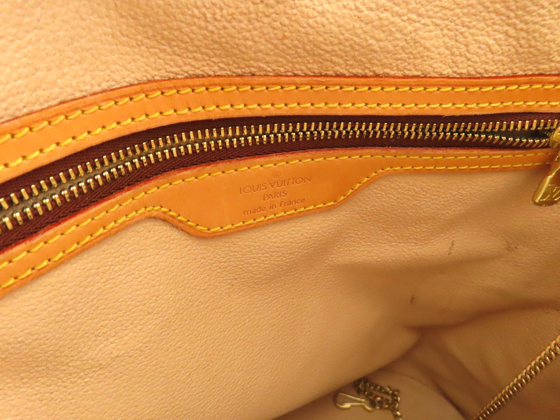 LOUIS VUITTON Monogram Louis Vuitton Bucket PM Tote Bag