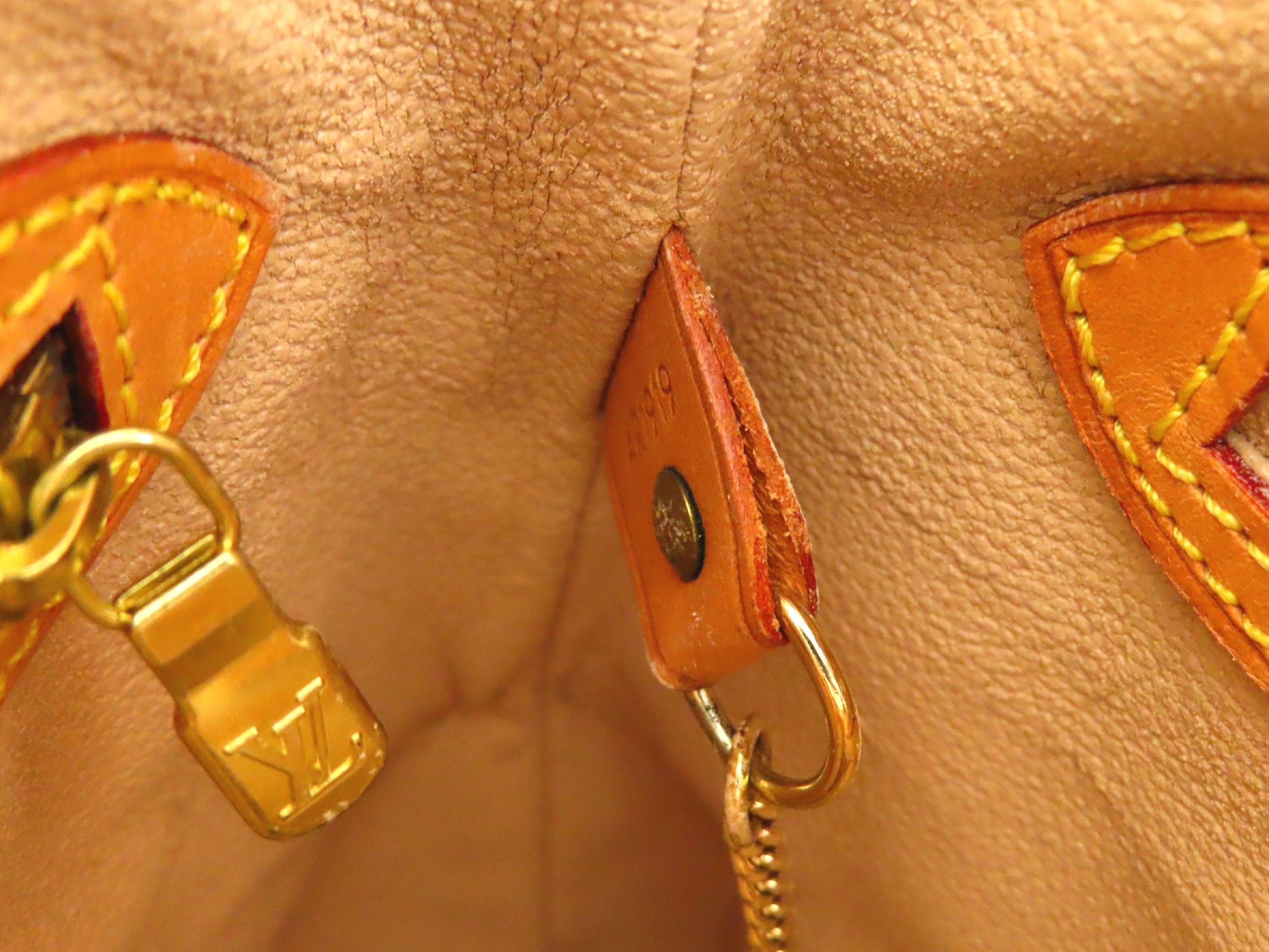 LOUIS VUITTON Monogram Louis Vuitton Bucket PM Tote Bag