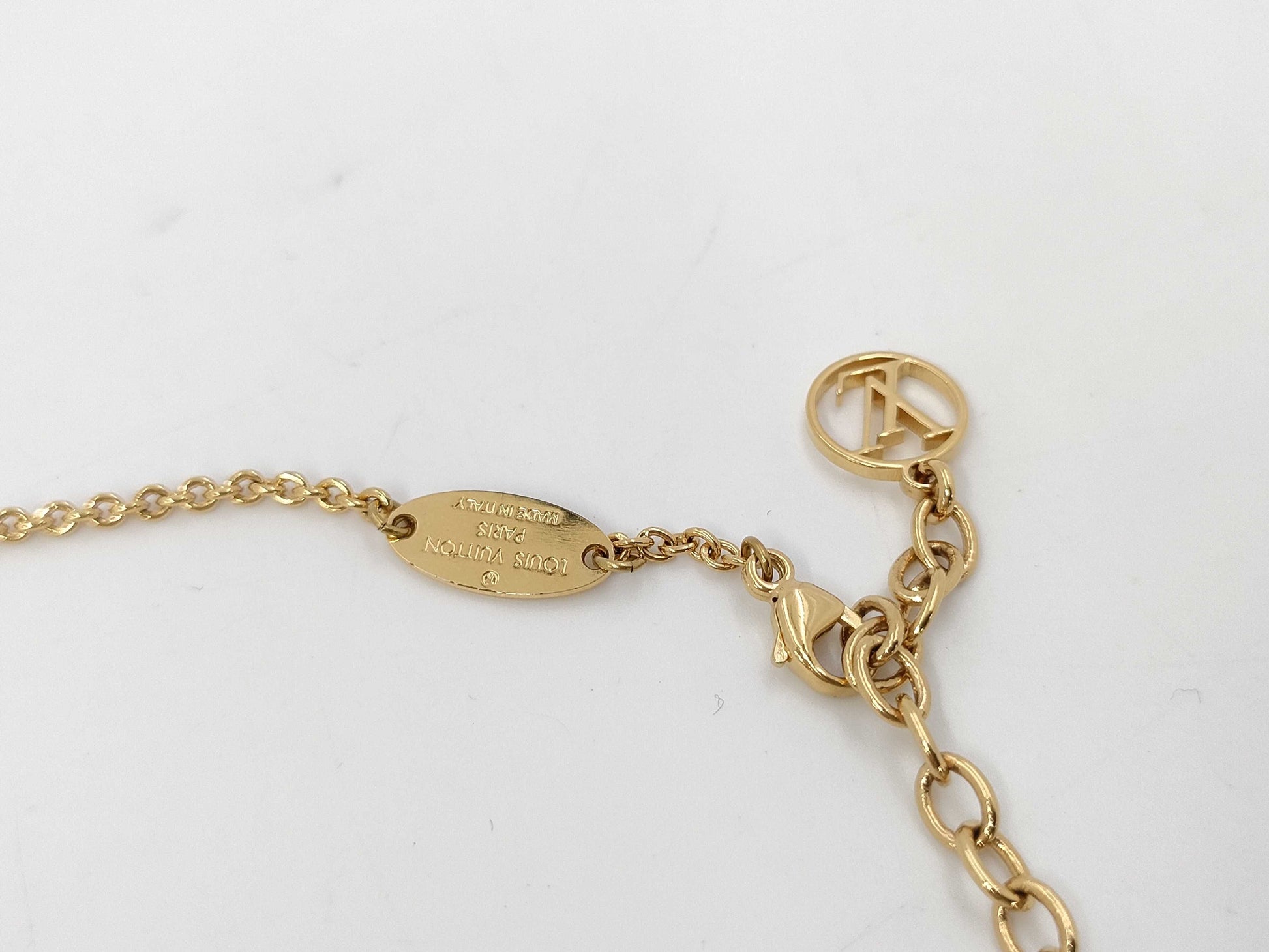 LOUIS VUITTON Essential Necklace