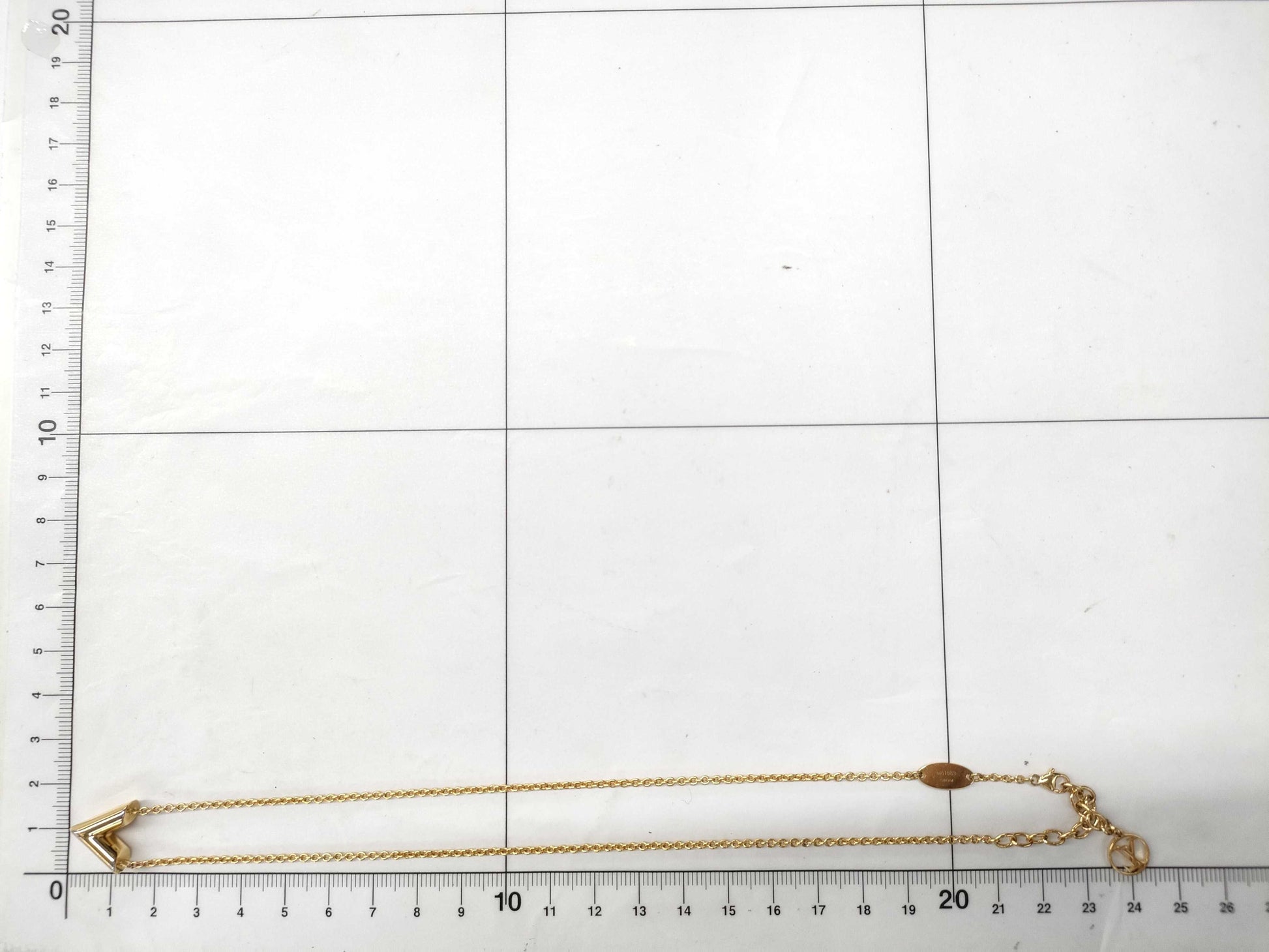 LOUIS VUITTON Essential Necklace