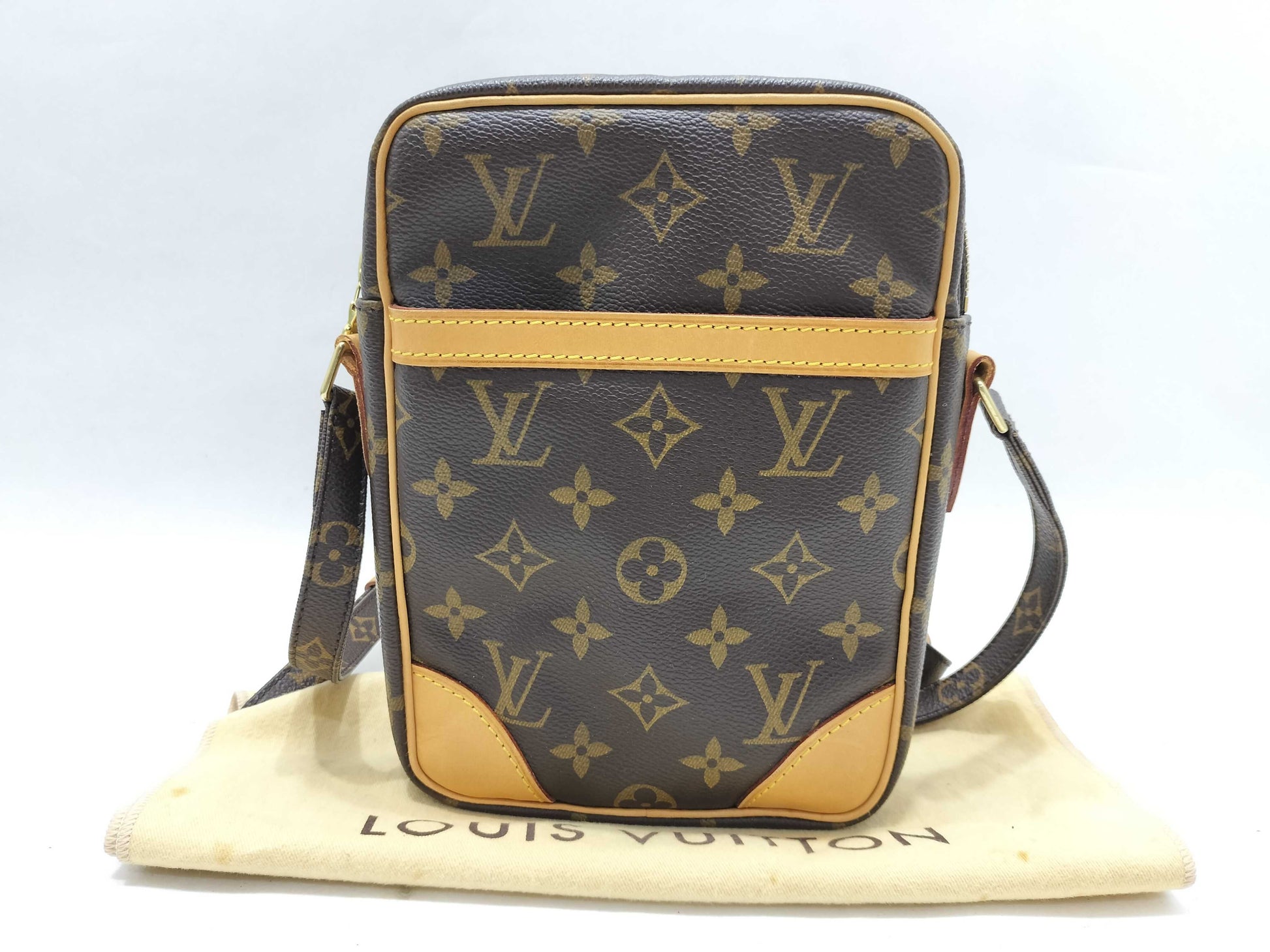 LOUIS VUITTON Monogram LV Monogram Shoulder Bag