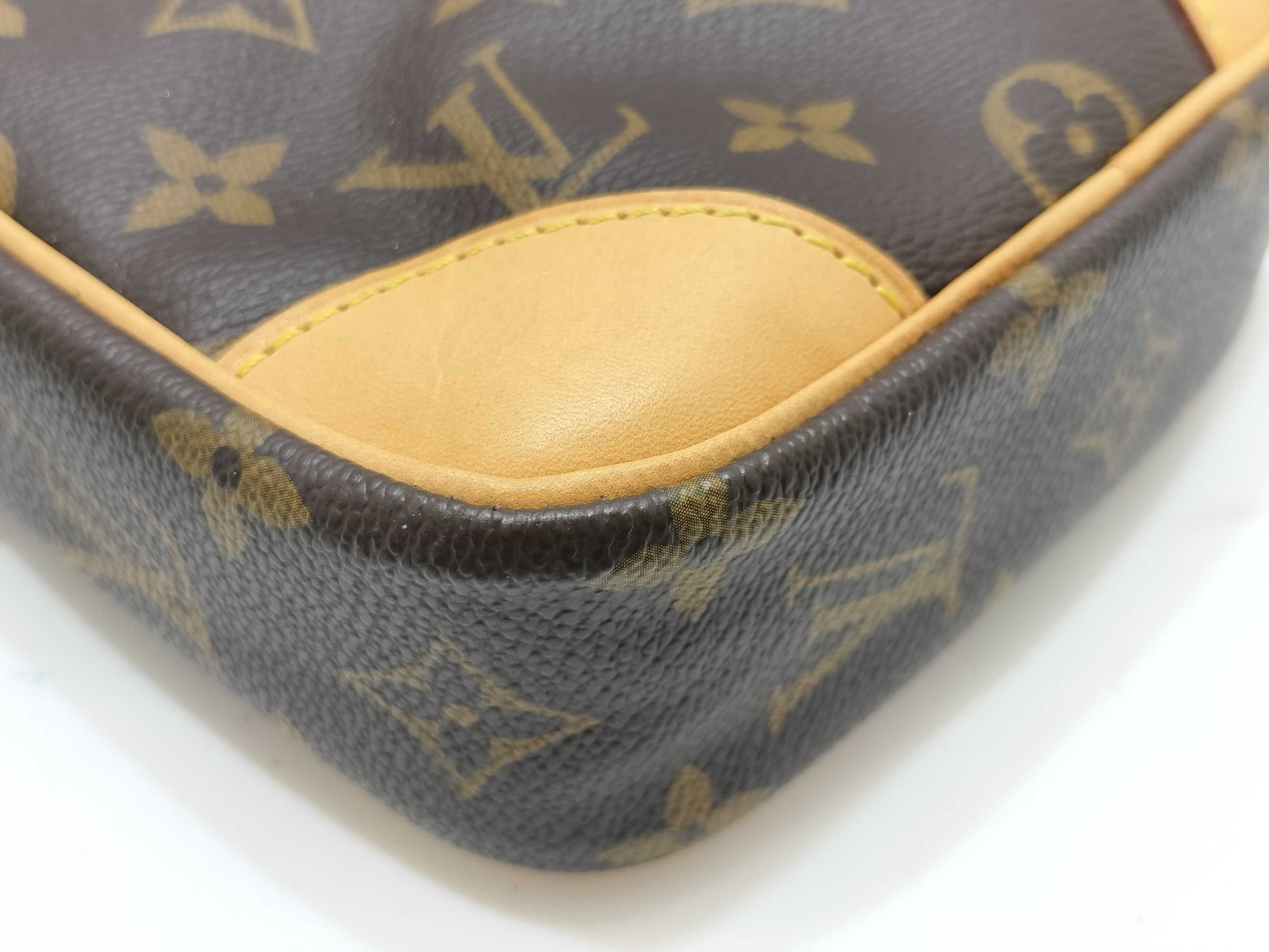 LOUIS VUITTON Monogram LV Monogram Shoulder Bag