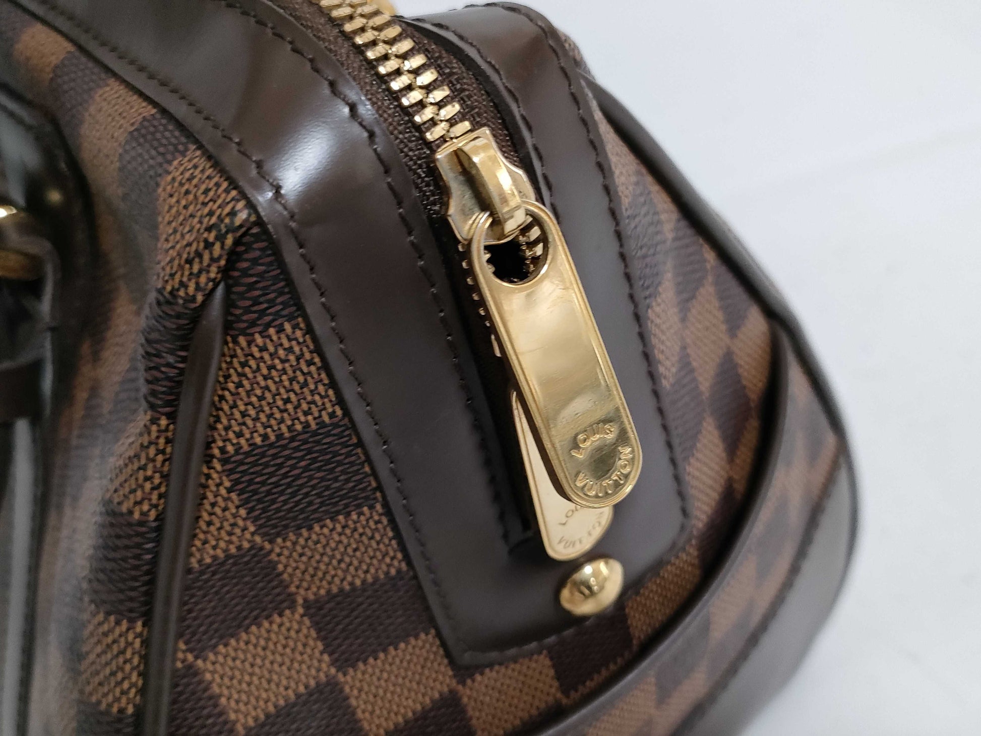 LOUIS VUITTON Damier Louis Vuitton Damier Berkeley Handbag
