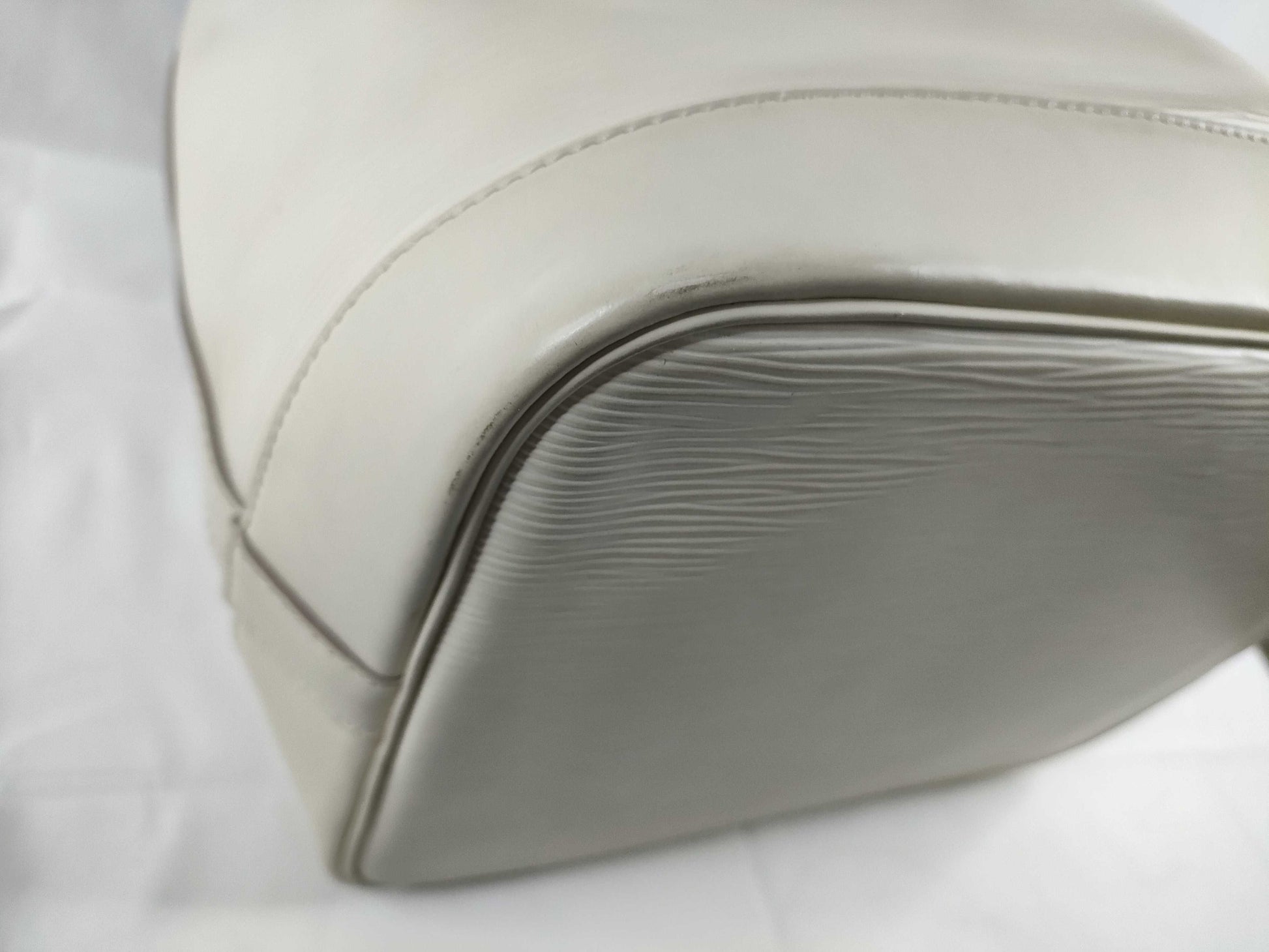 LOUIS VUITTON Epi Louis Vuitton Noe Epi Shoulder Bag
