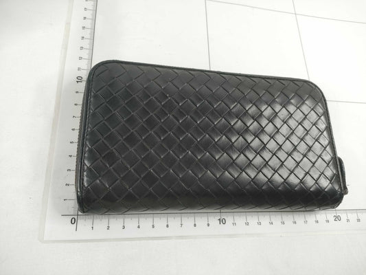 BOTTEGA VENETA Intrecciato Leather Long Wallet with Zip-Around Design in Black