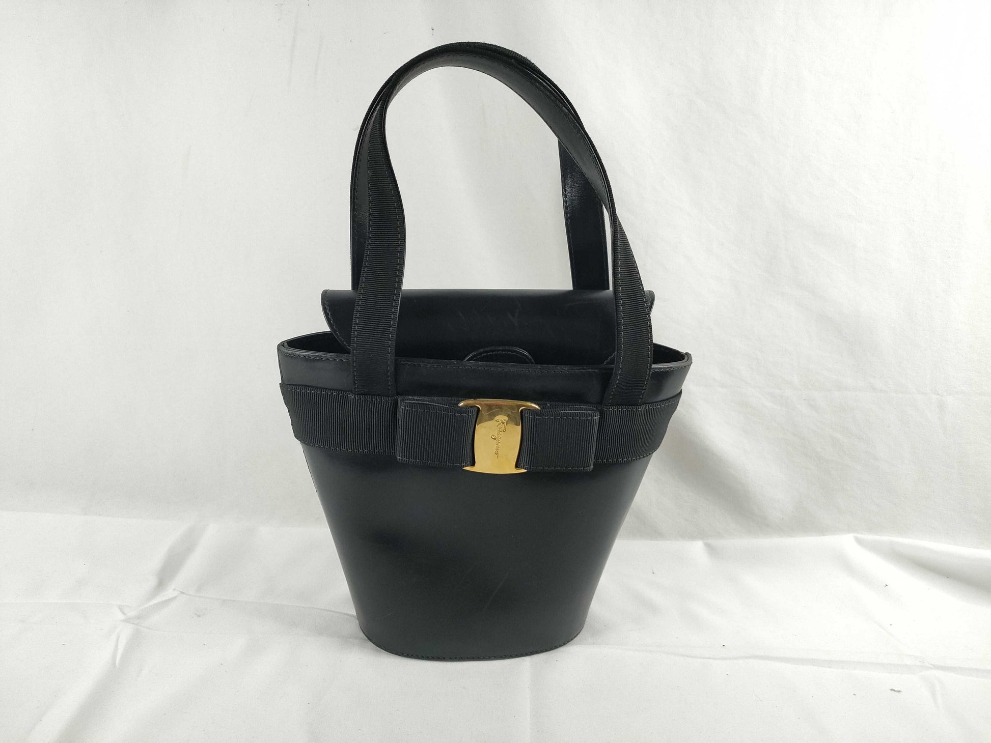 Salvatore Ferragamo Vala Ribbon Leather BA216161 Black Handbag