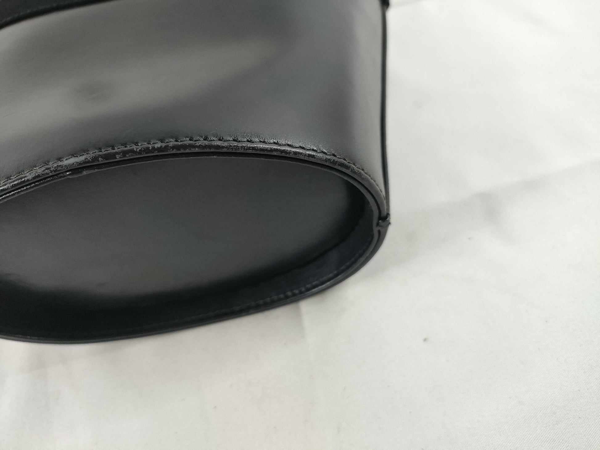 Salvatore Ferragamo Vala Ribbon Leather BA216161 Black Handbag