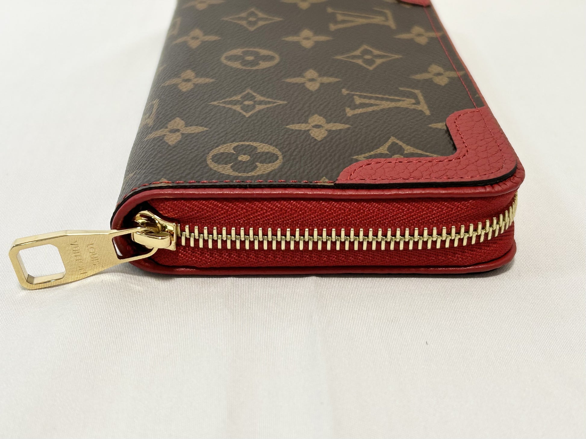 LOUIS VUITTON Monogram Retiro Zippy Wallet