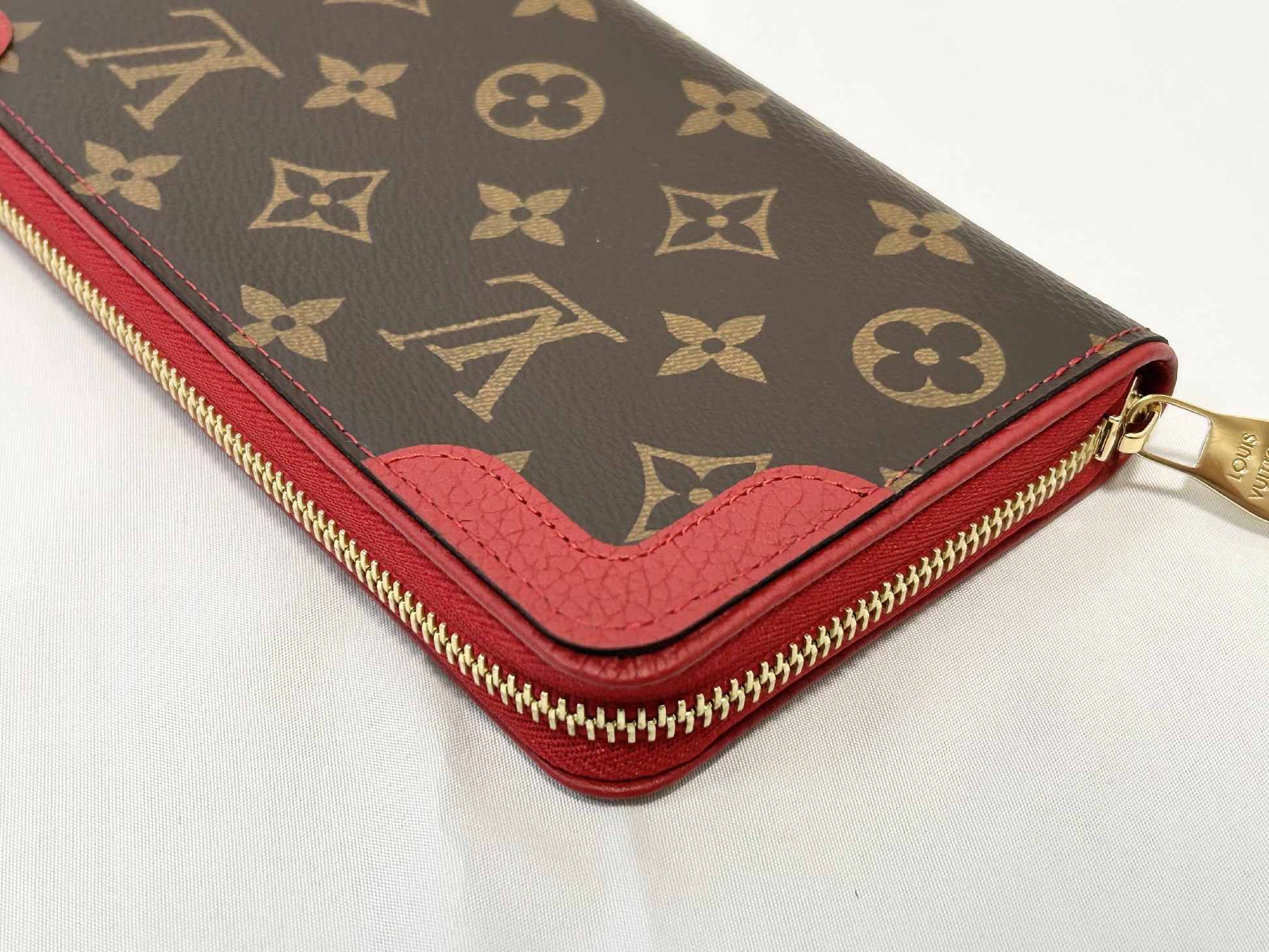 LOUIS VUITTON Monogram Retiro Zippy Wallet