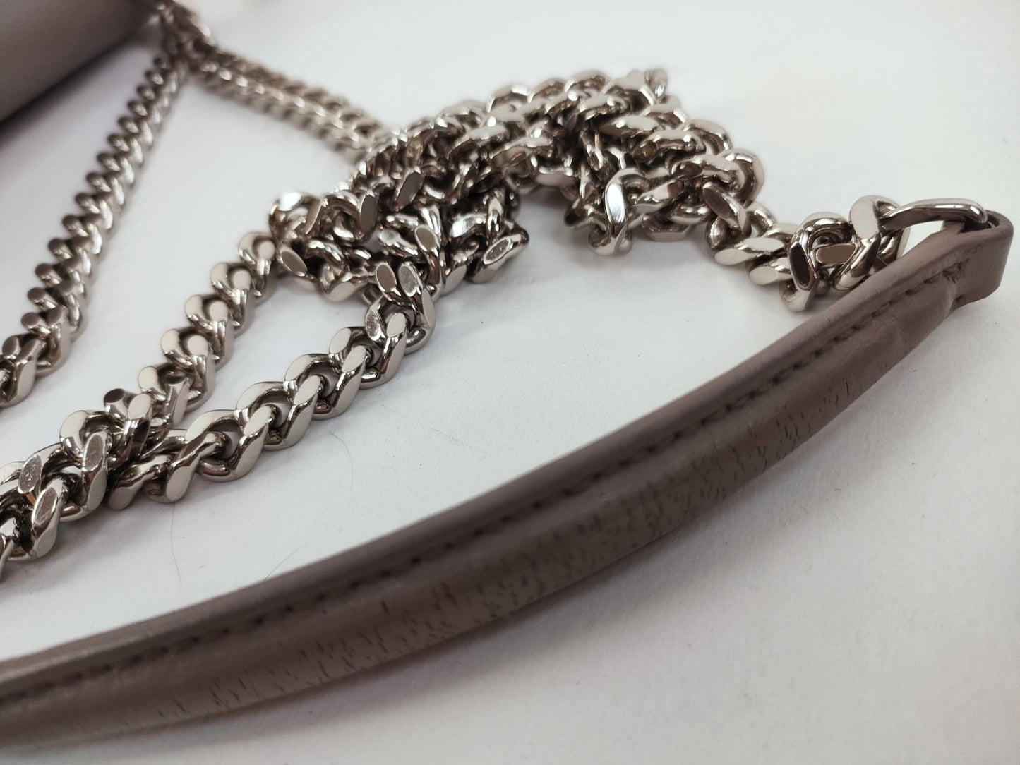 Yves Saint Laurent YSL Saint Laurent Chain Shoulder Bag Metal Grey Complementary Colors Shoulder Bag