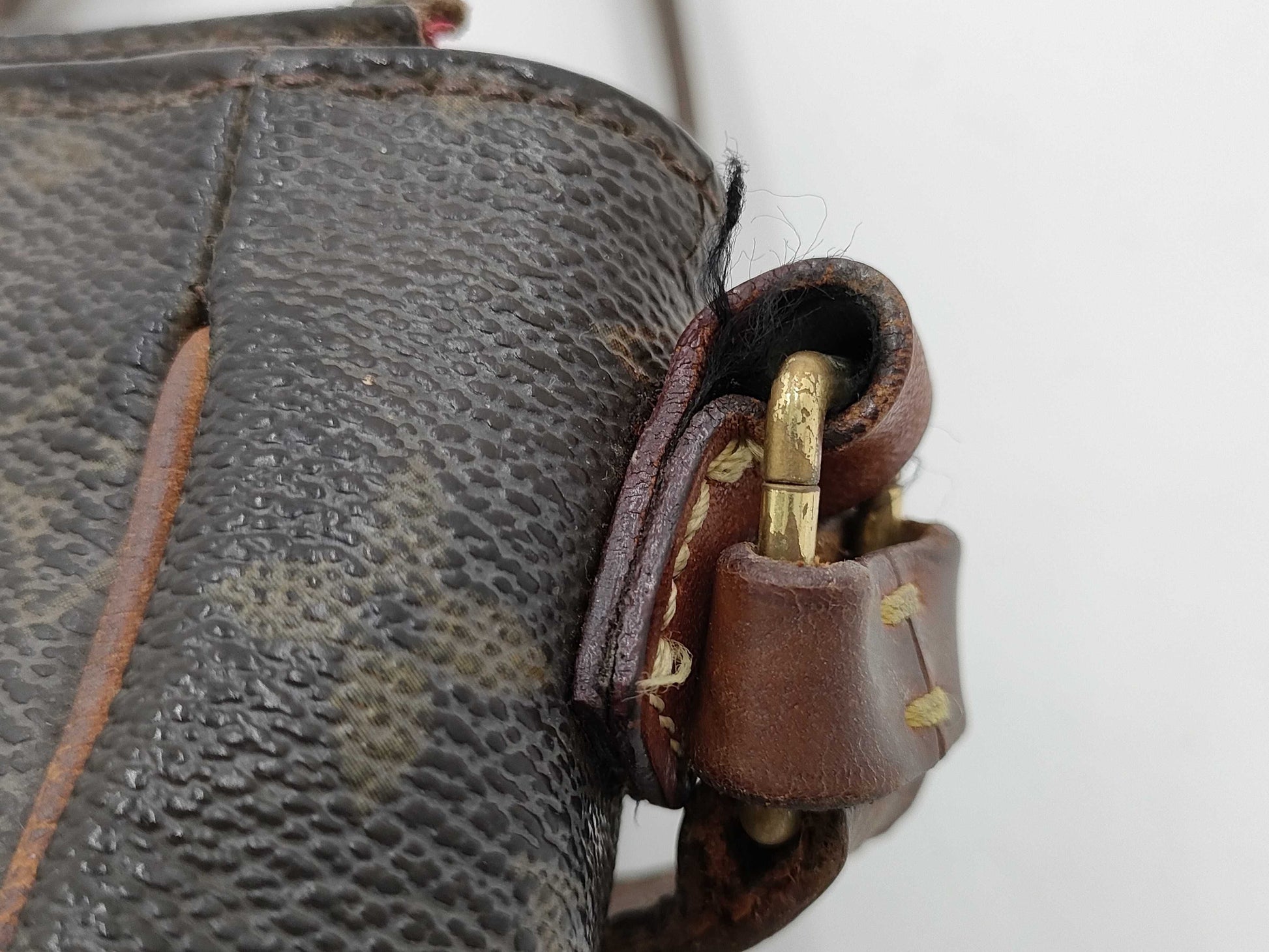 LOUIS VUITTON shoulder bag