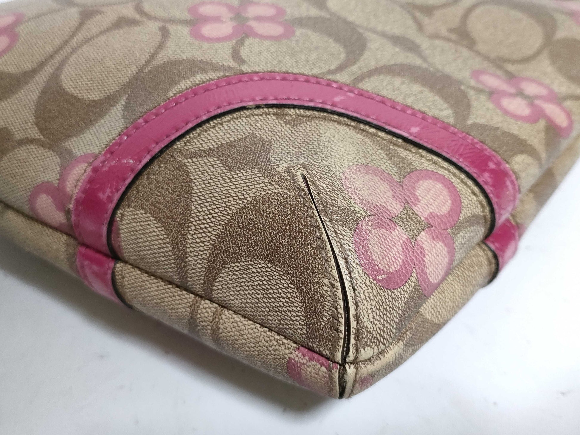 COACH Signature Flower F22021 Shoulder Bag