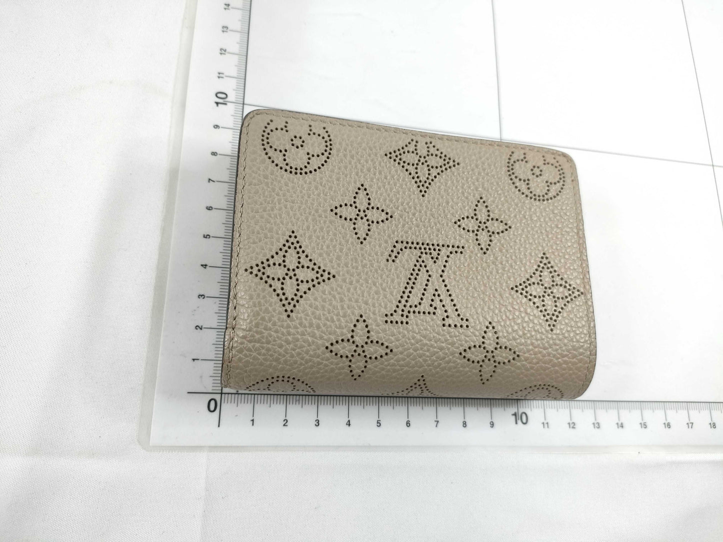 LOUIS VUITTON Mahina Louis Vuitton Bi-Fold Wallet Wallet