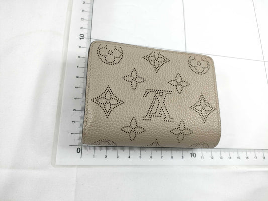 LOUIS VUITTON Mahina Louis Vuitton Bifold Wallet