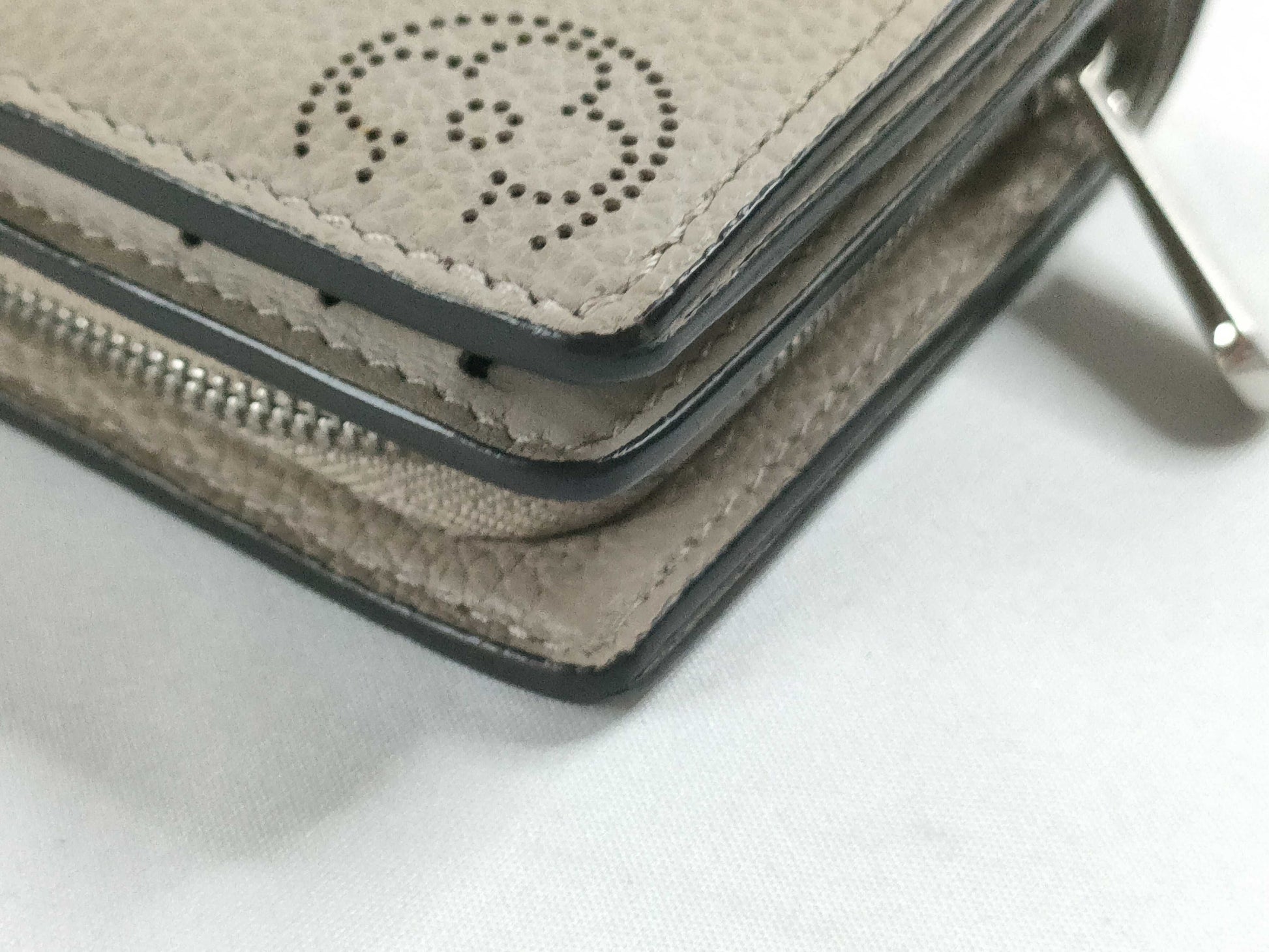 LOUIS VUITTON Mahina Louis Vuitton Bi-Fold Wallet Wallet