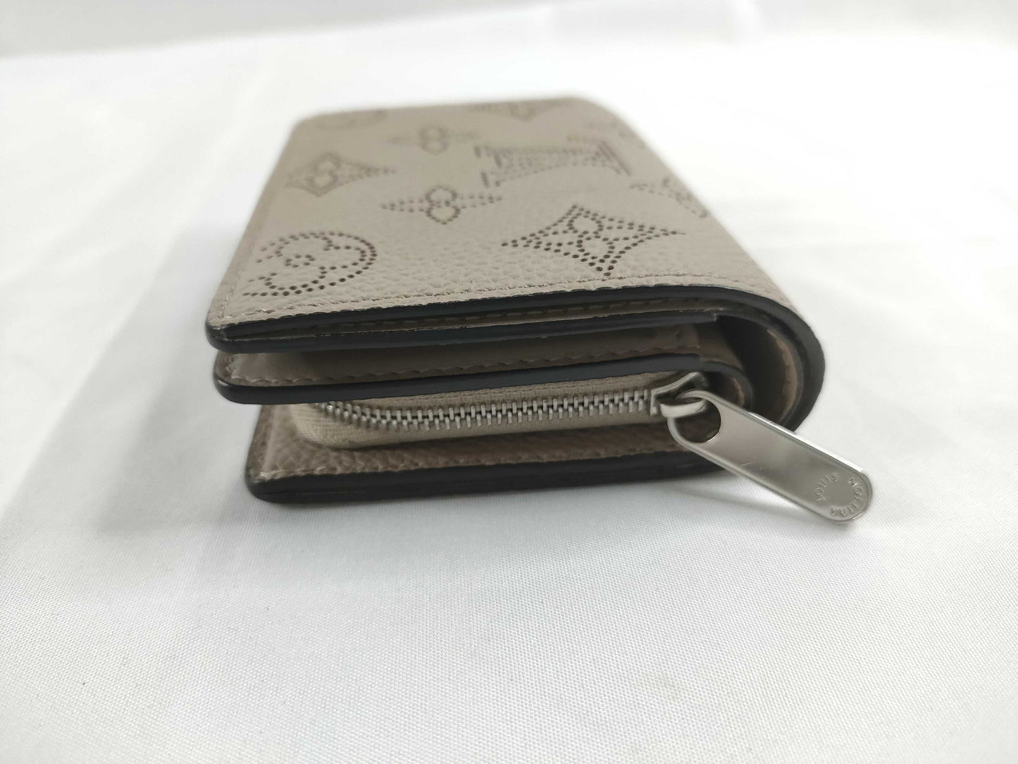 LOUIS VUITTON Mahina Louis Vuitton Bi-Fold Wallet Wallet