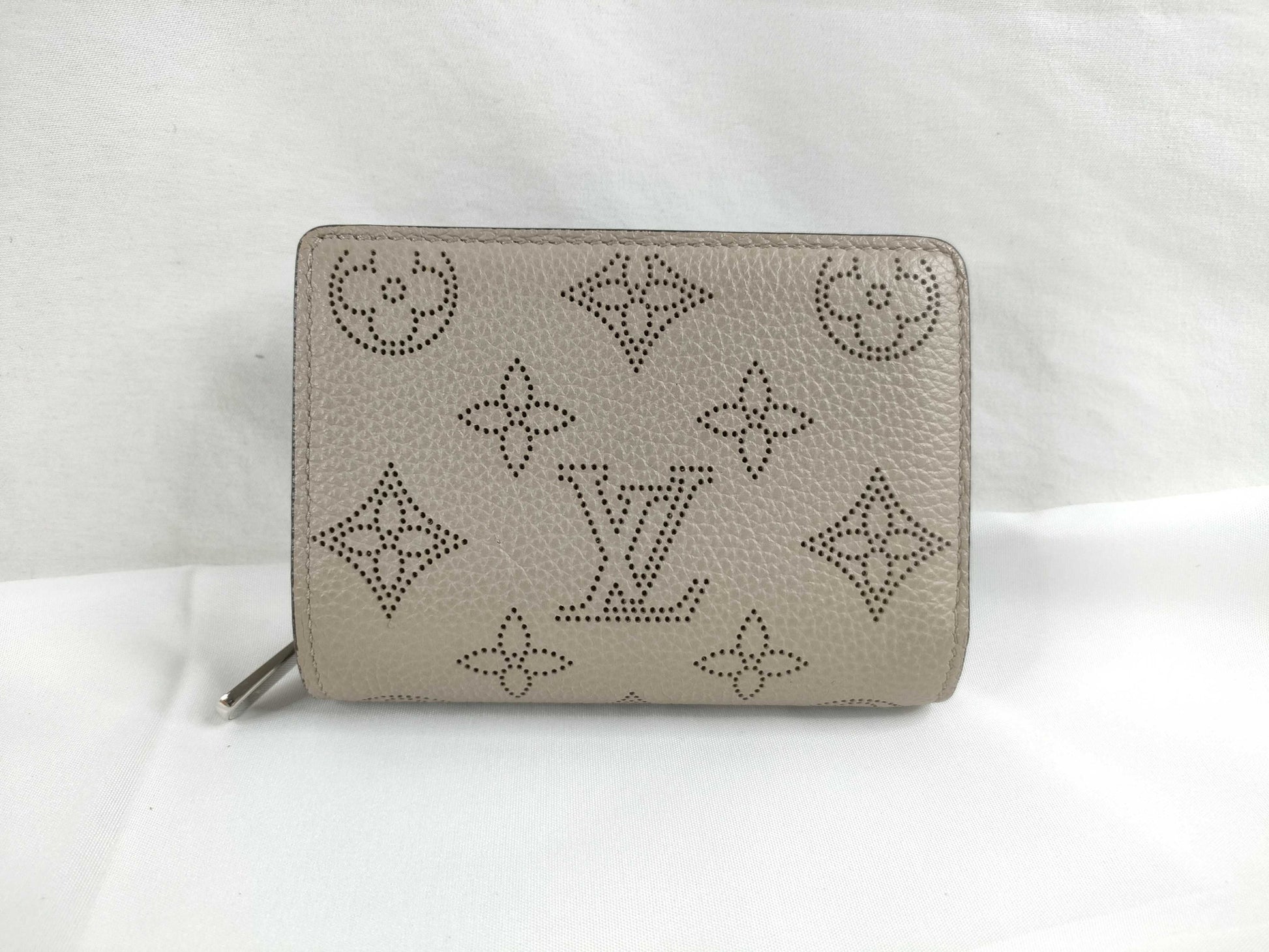 LOUIS VUITTON Mahina Louis Vuitton Bi-Fold Wallet Wallet