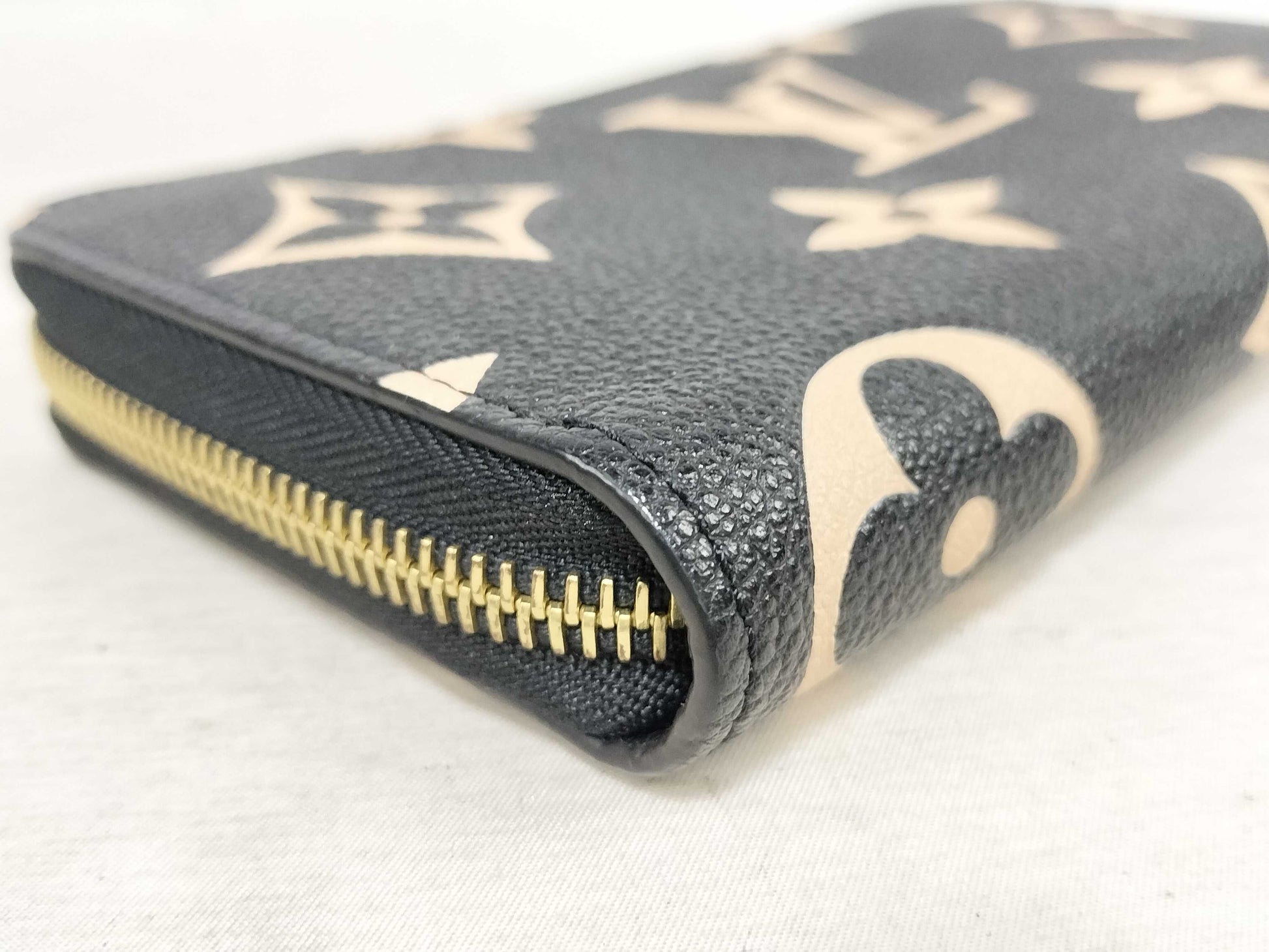 LOUIS VUITTON LV LV Crafty Unplanted Zippy Wallet M69698 SP3250 Wallet