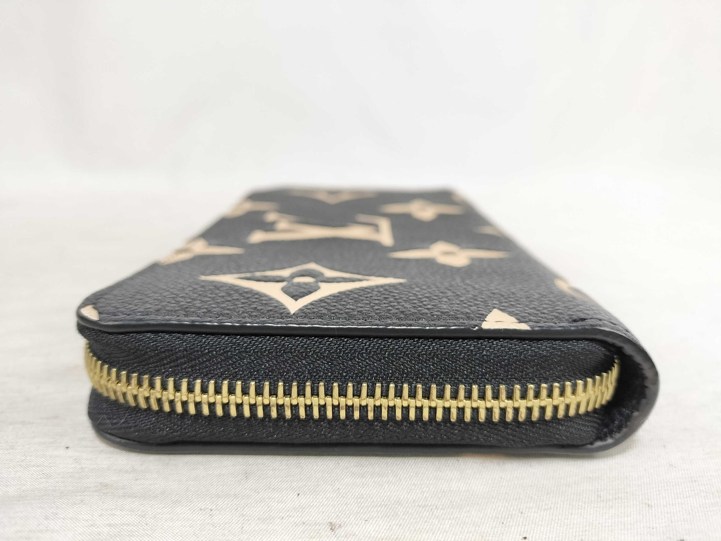 LOUIS VUITTON LV LV Crafty Unplanted Zippy Wallet M69698 SP3250 Wallet
