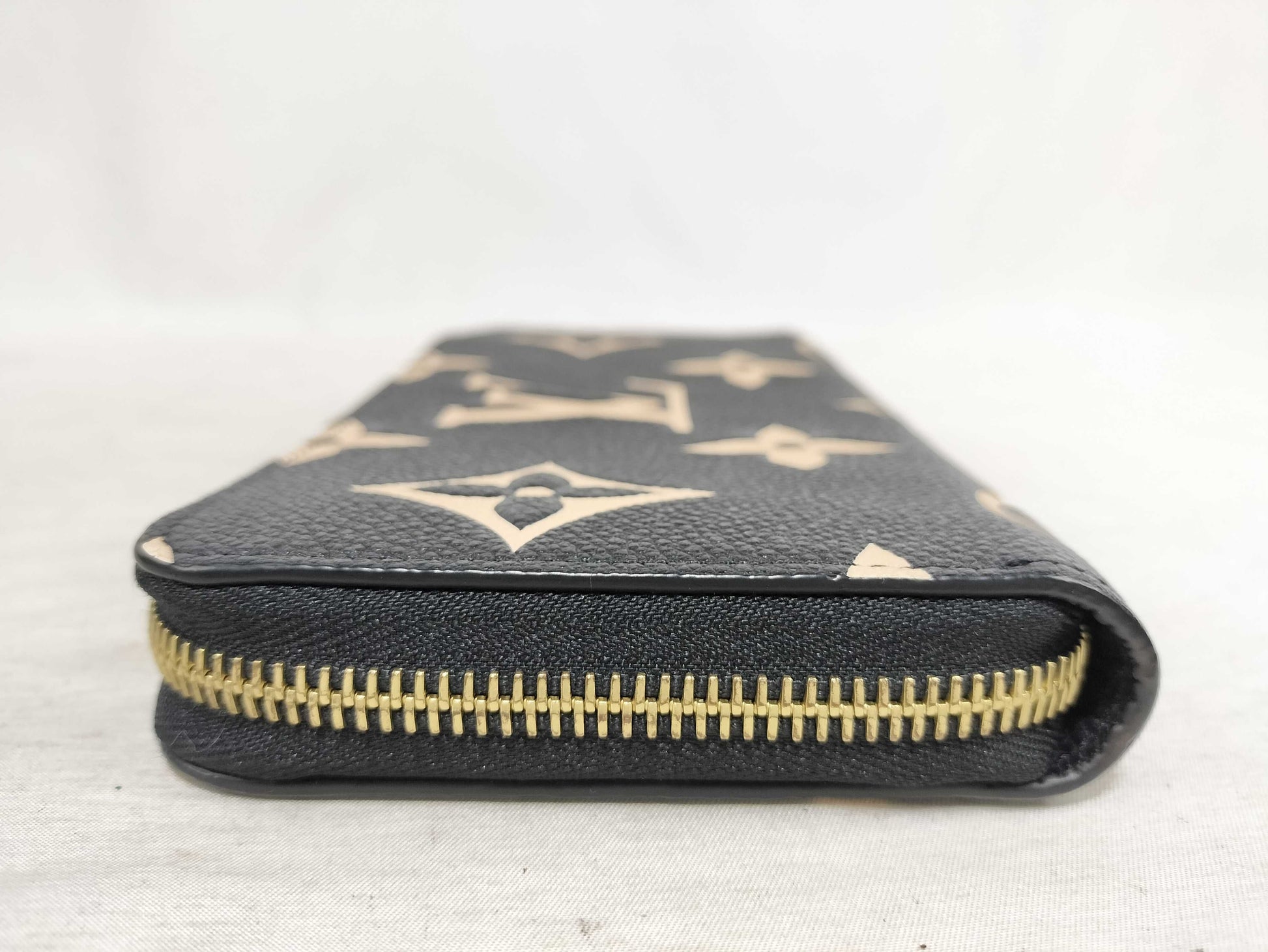 LOUIS VUITTON LV LV Crafty Unplanted Zippy Wallet M69698 SP3250 Wallet