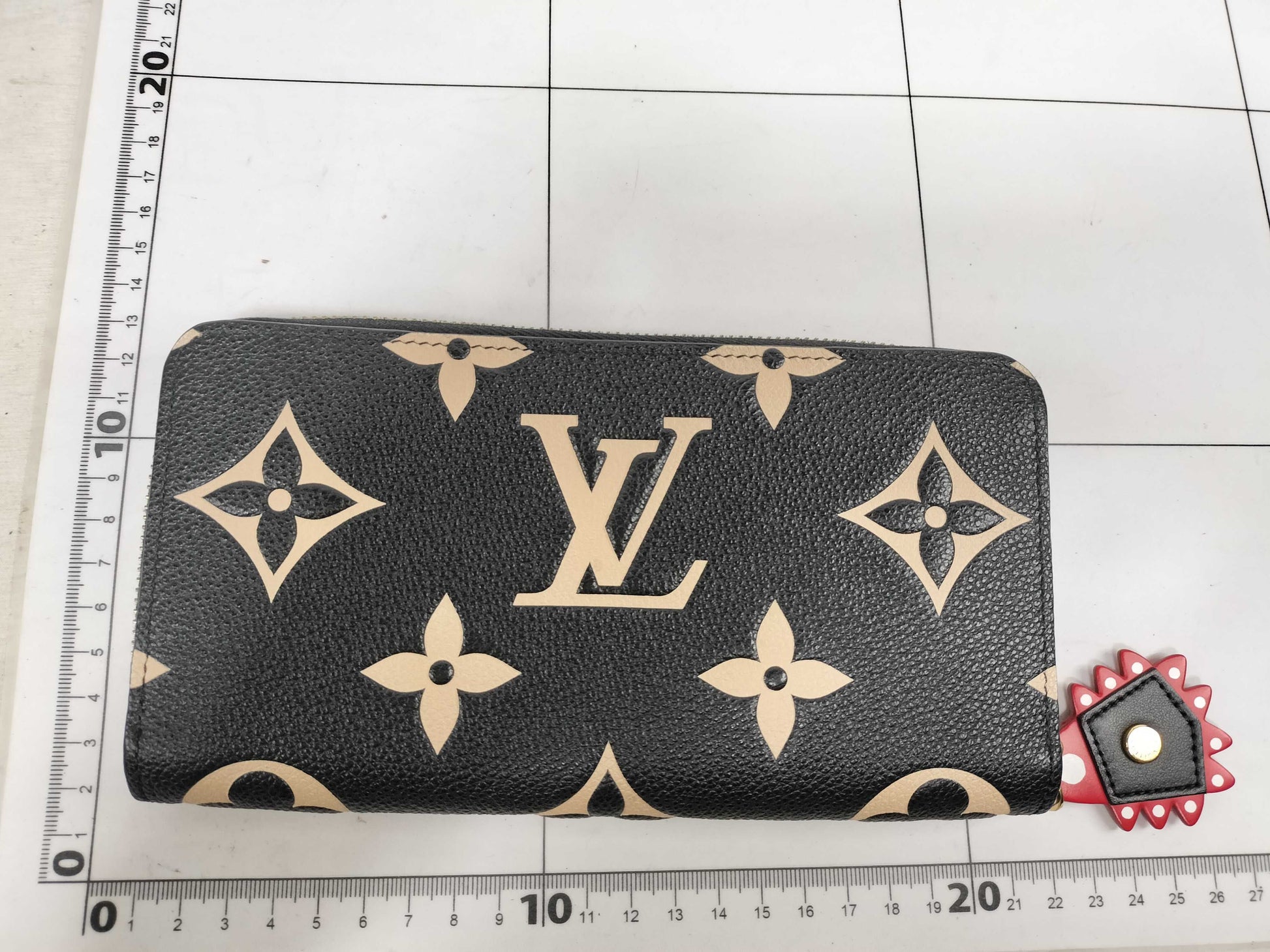 LOUIS VUITTON LV LV Crafty Unplanted Zippy Wallet M69698 SP3250 Wallet