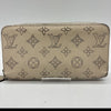 LOUIS VUITTON Louis Vuitton Mahina M61869 Zippy Wallet TN0136 Wallet