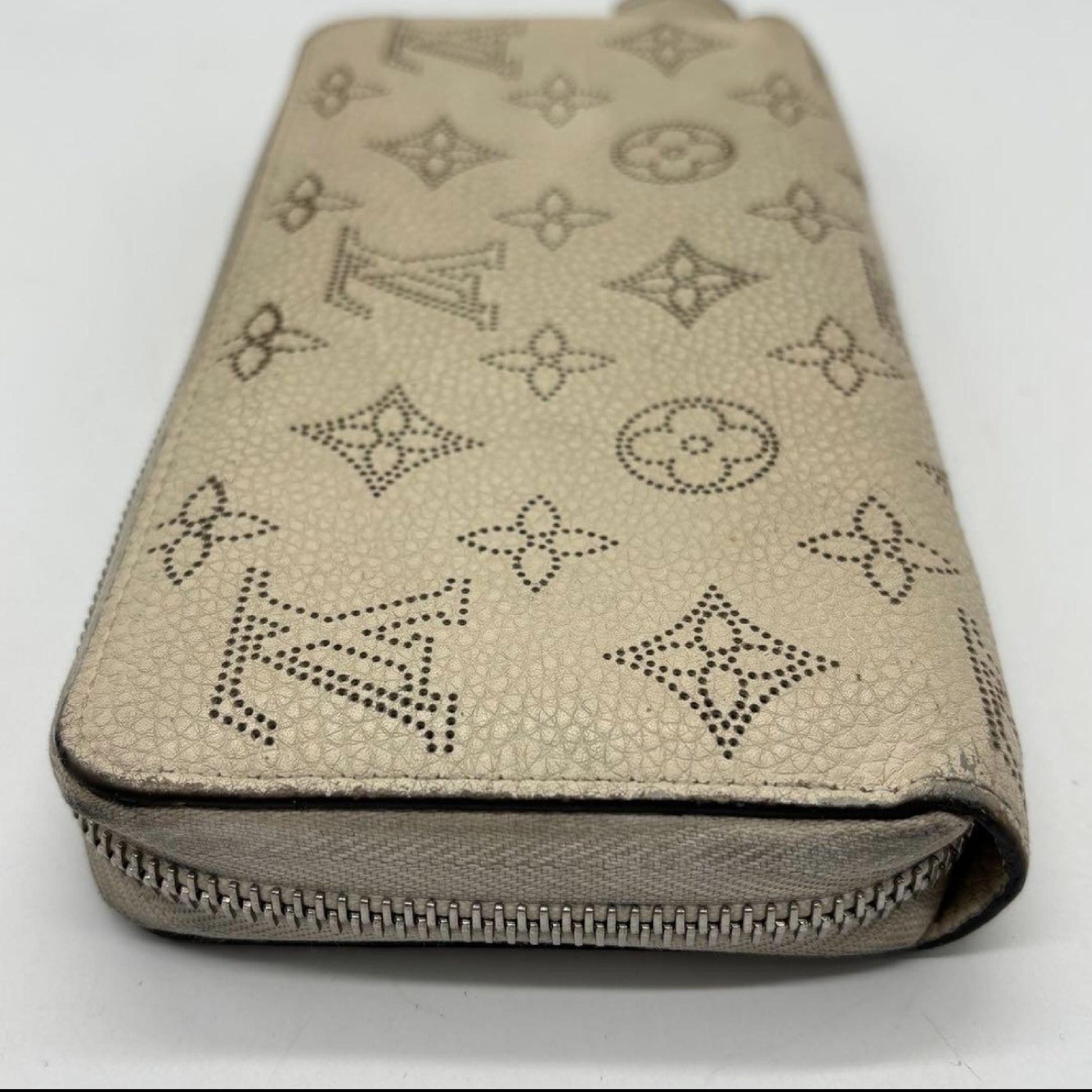 LOUIS VUITTON Louis Vuitton Mahina M61869 Zippy Wallet TN0136 Wallet