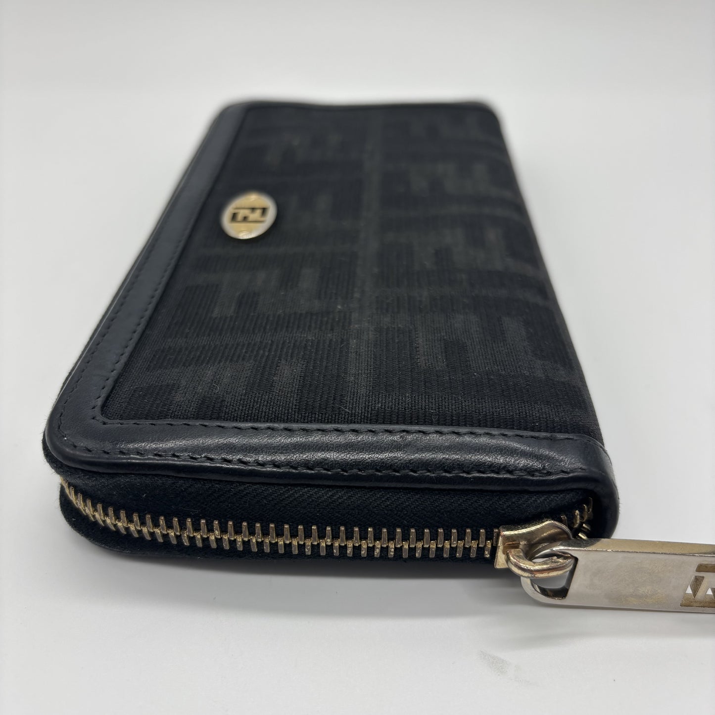 FENDI FENDI Fendi Round Zipper Zucca Black Wallet