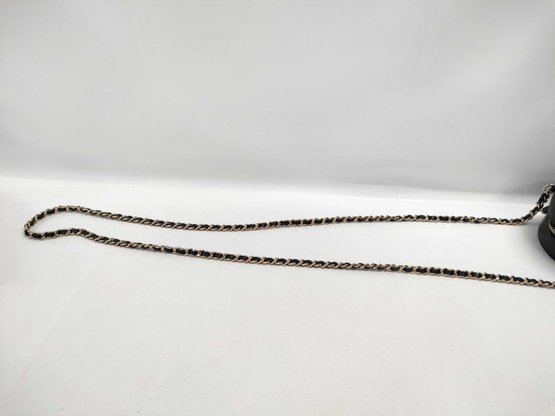 CHANEL Matelasse Coco Mark Round Caviar Leather Chain Shoulder Bag