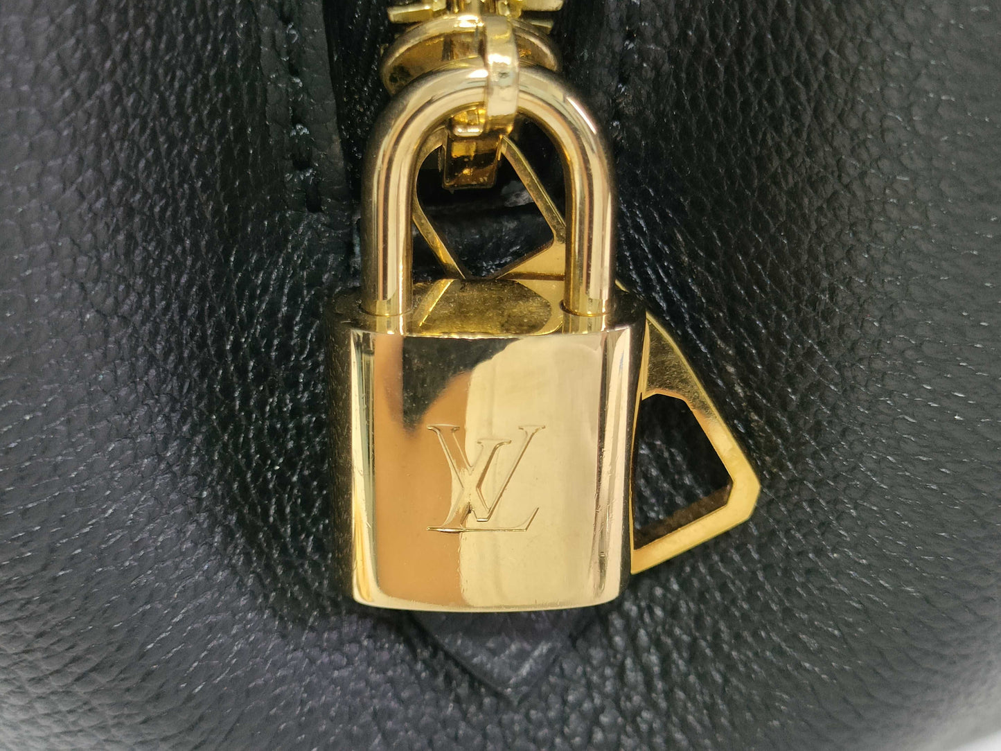 LOUIS VUITTON Monogram Unplanted LOUIS VUITTON Montaigne BB Amplification/Noir Handbag