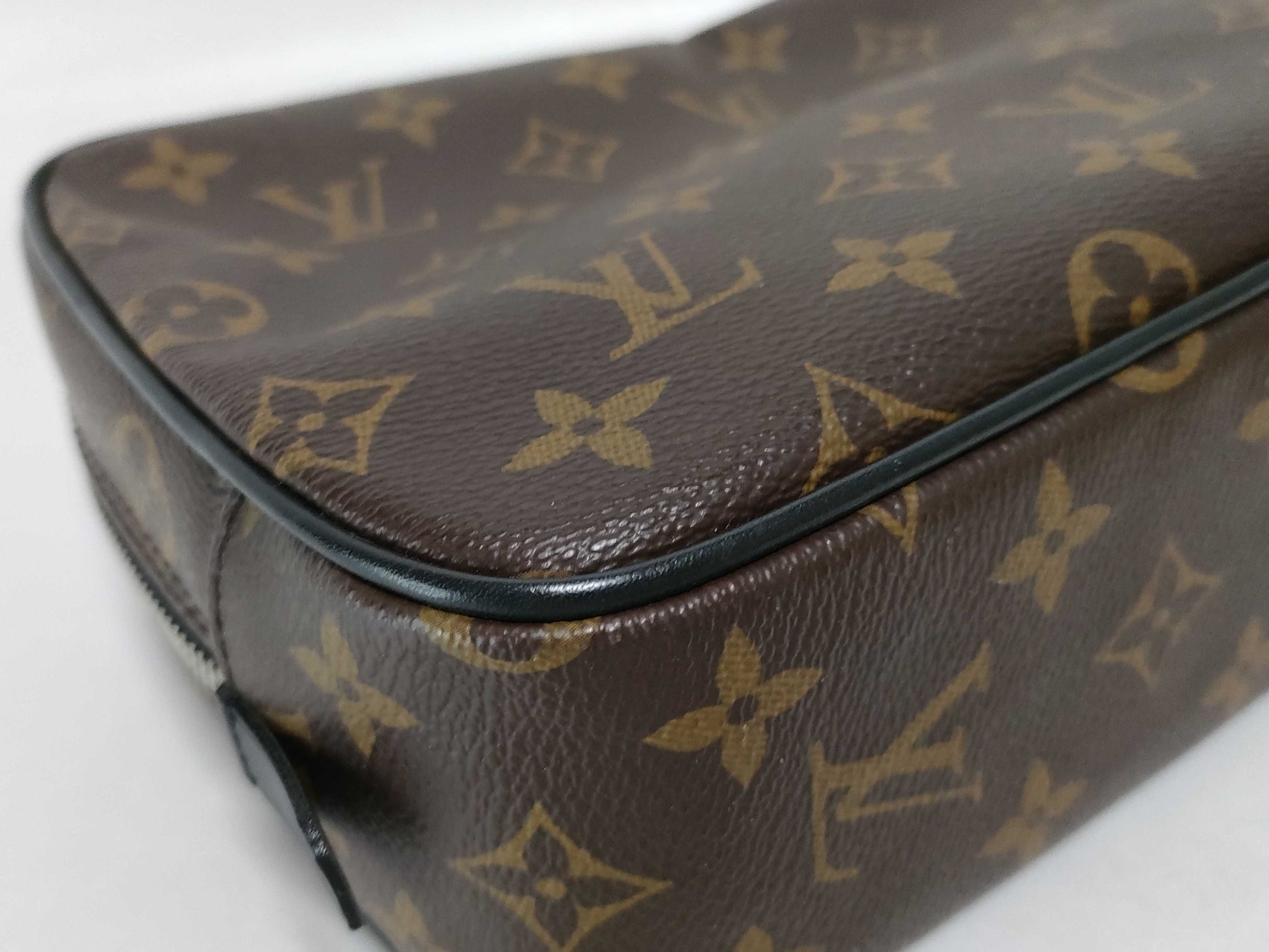 LOUIS VUITTON Monogram Louis Vuitton Monogram MacArthur Truth Wallet 24 Pouch