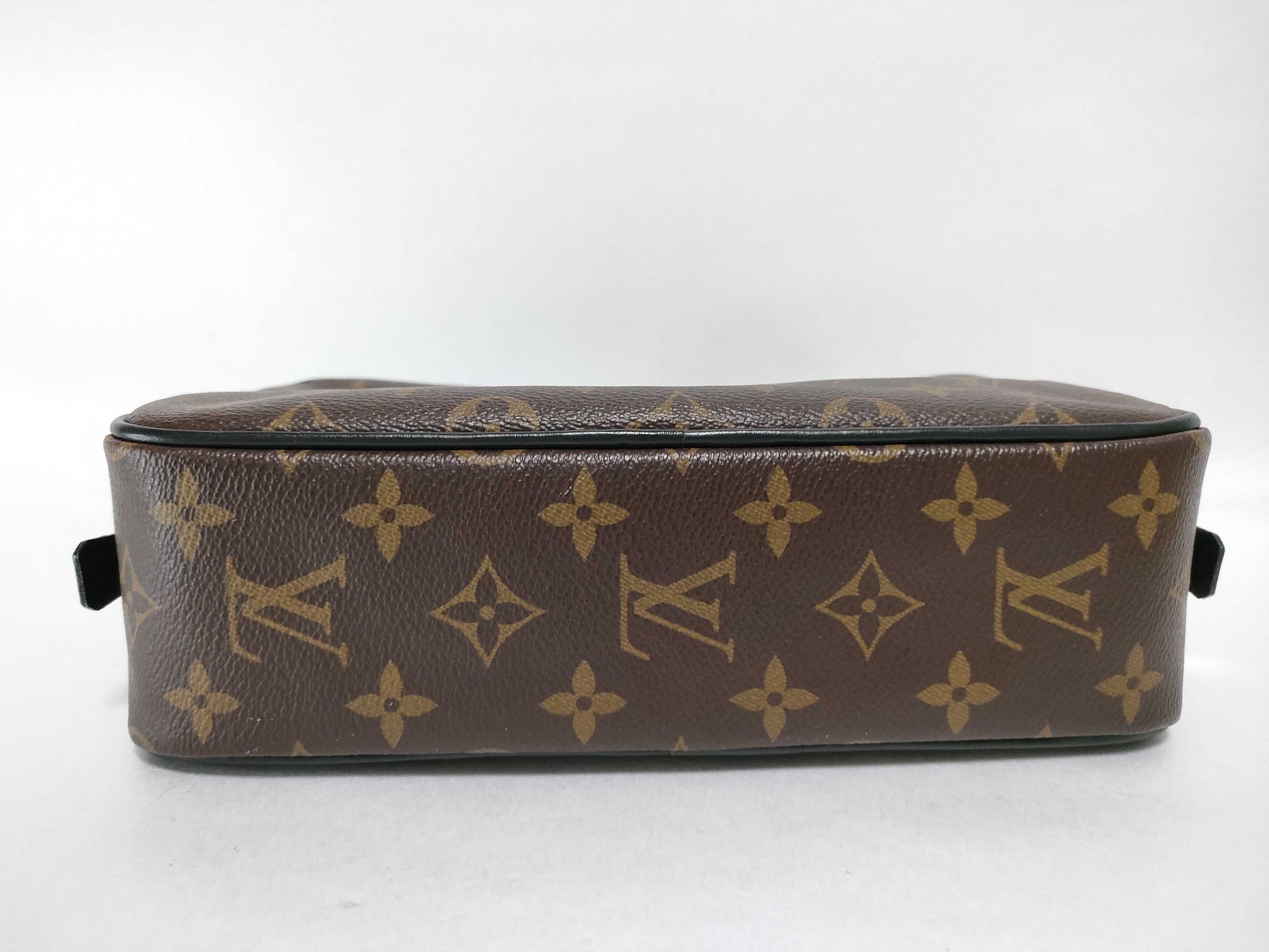 LOUIS VUITTON Monogram Louis Vuitton Monogram MacArthur Truth Wallet 24 Pouch