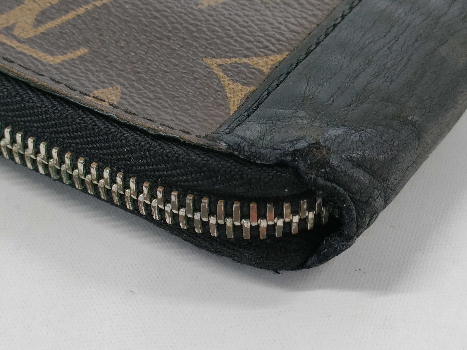 LOUIS VUITTON Macassar Zippy Vertical Long Wallet