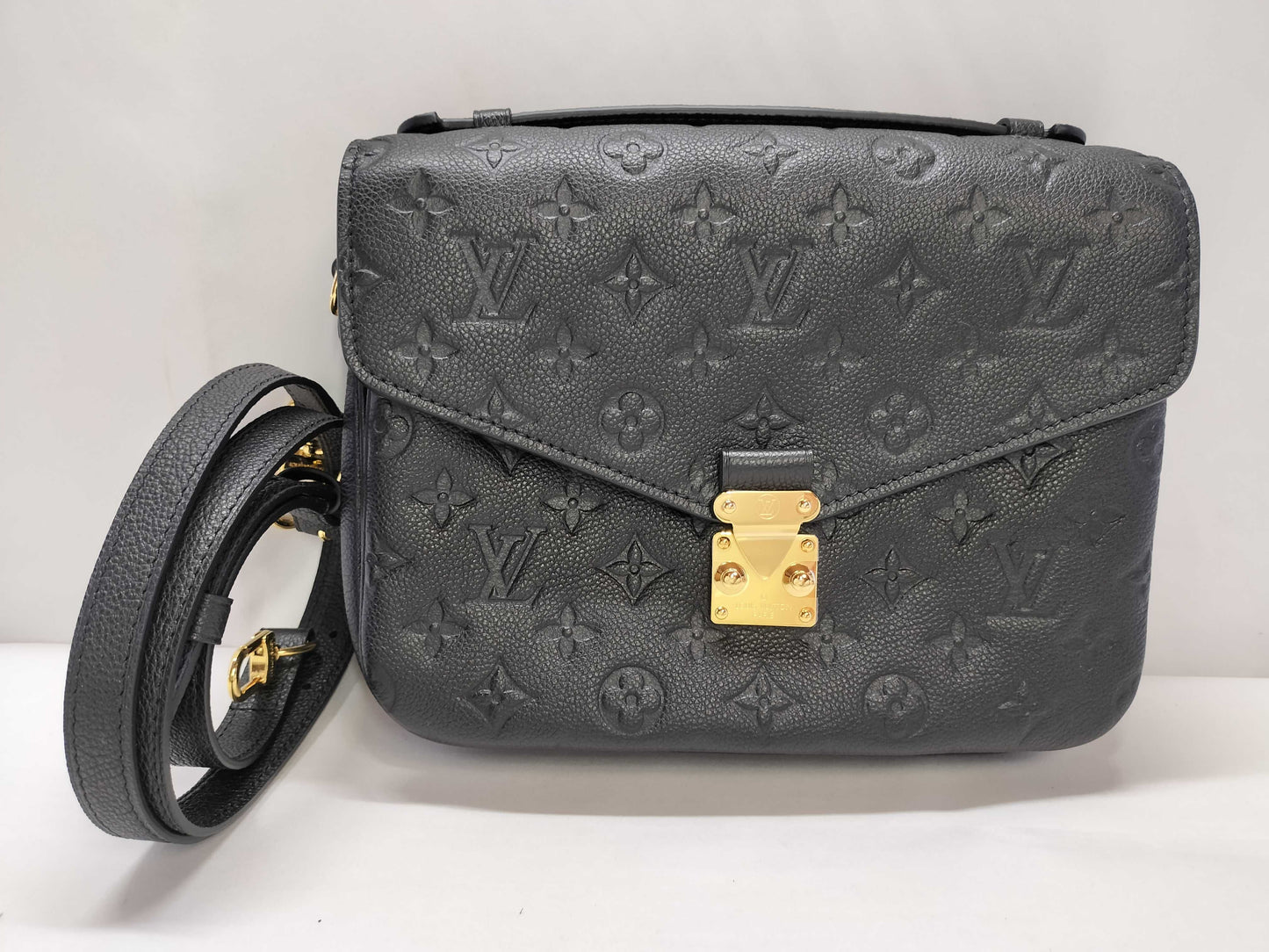 LOUIS VUITTON Monogram Amplant Louis Vuitton Pochette Metis MM Handbag