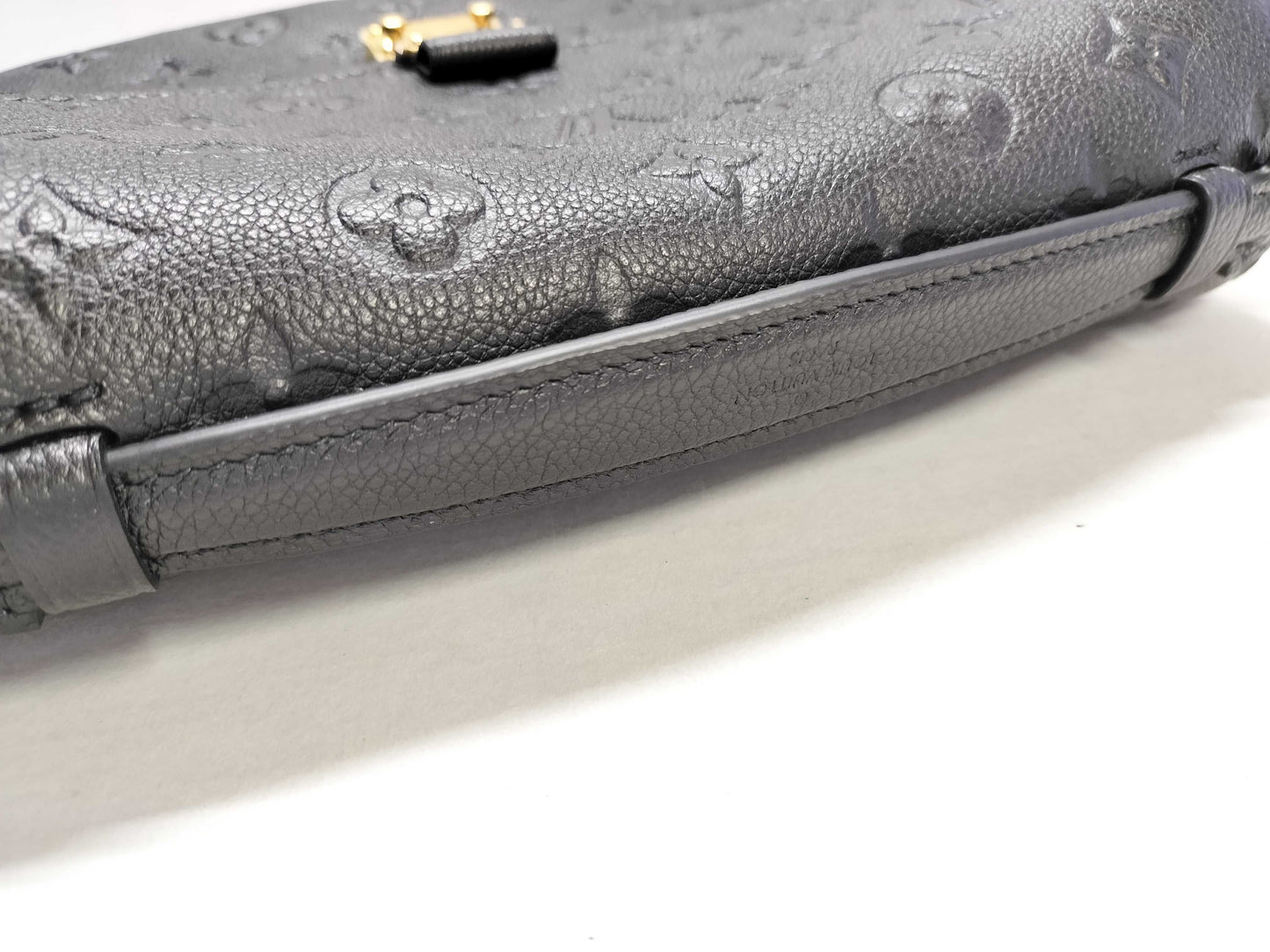 LOUIS VUITTON Monogram Amplant Louis Vuitton Pochette Metis MM Handbag