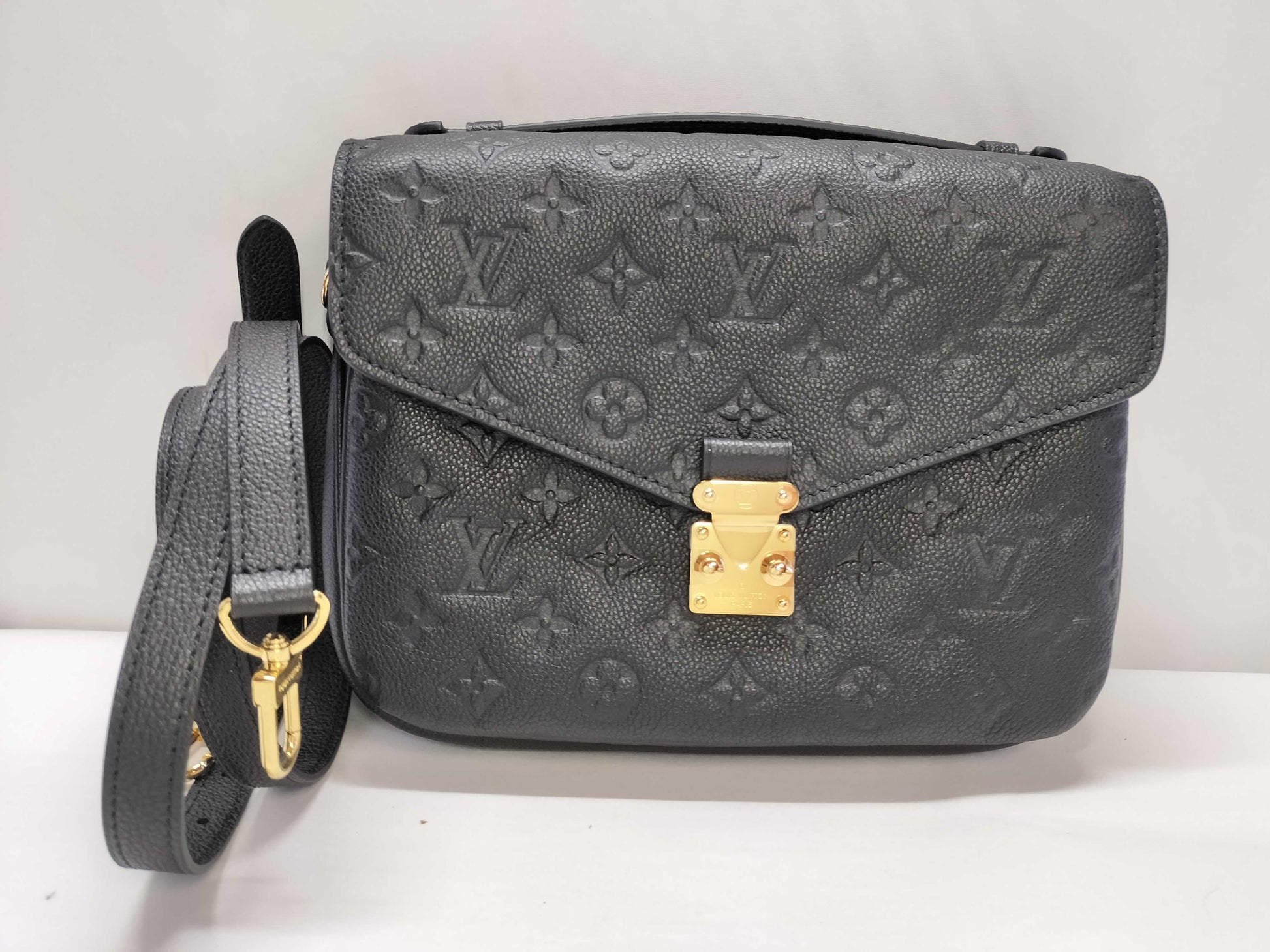 LOUIS VUITTON Monogram Amplant Louis Vuitton Pochette Metis MM Handbag