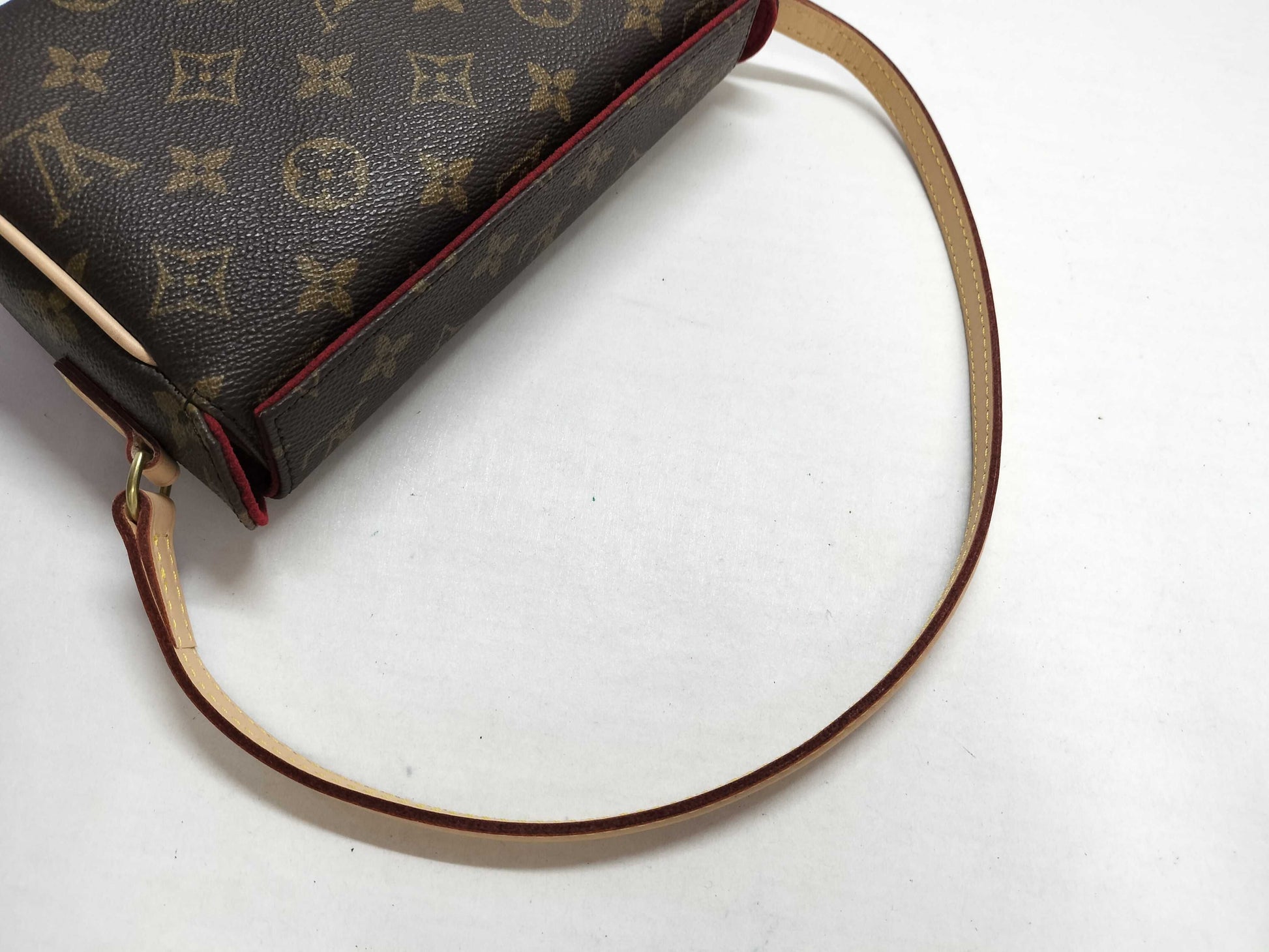 LOUIS VUITTON Monogram Louis Vuitton Shoulder Handbag