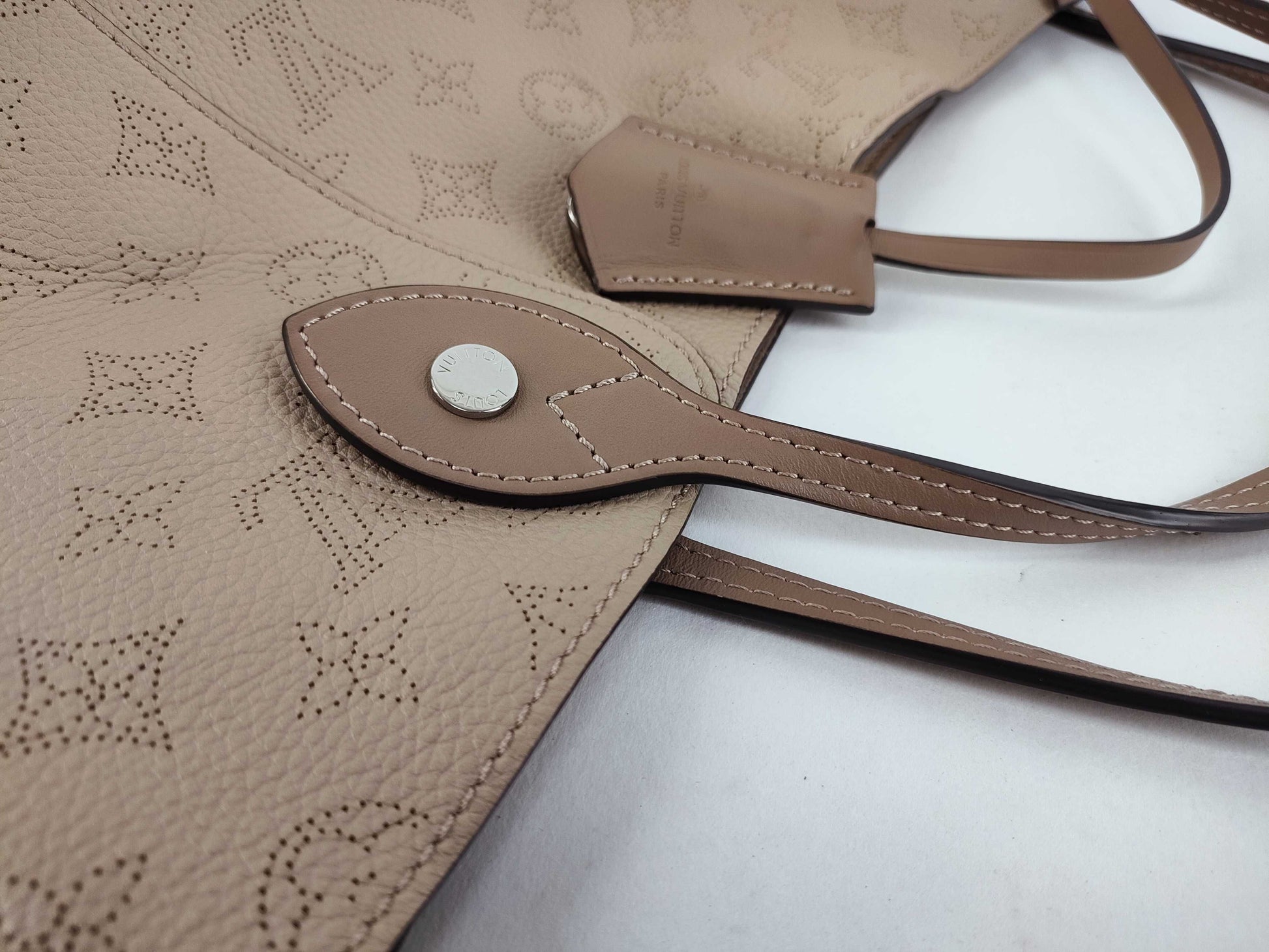 LOUIS VUITTON Mahina Hina MM/Monogram Mahina / M53140/DR0178 Tote Bag