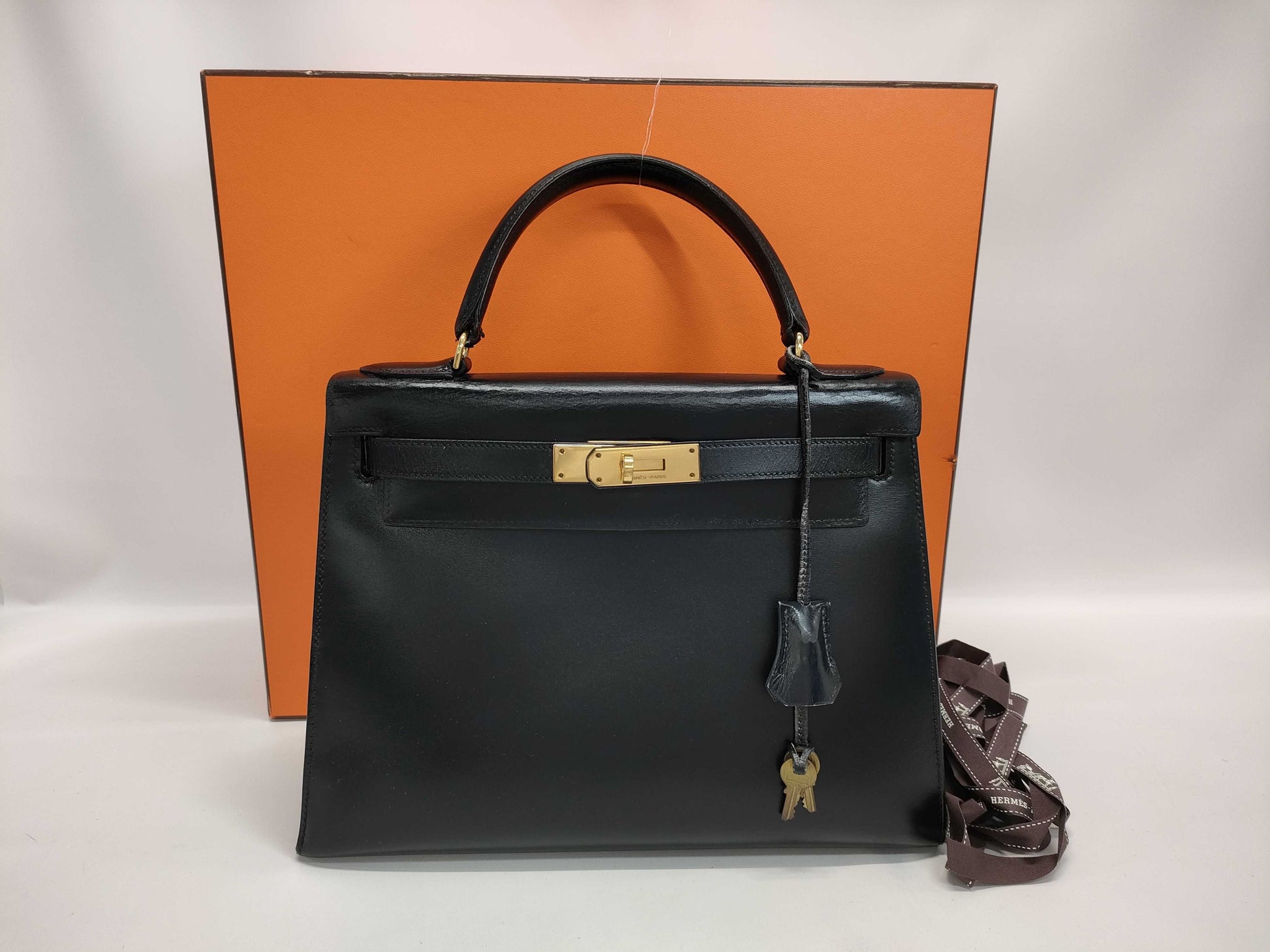 HERMES Kelly 28/Box Calf/Black/Gold Hardware/K Stamped Handbag