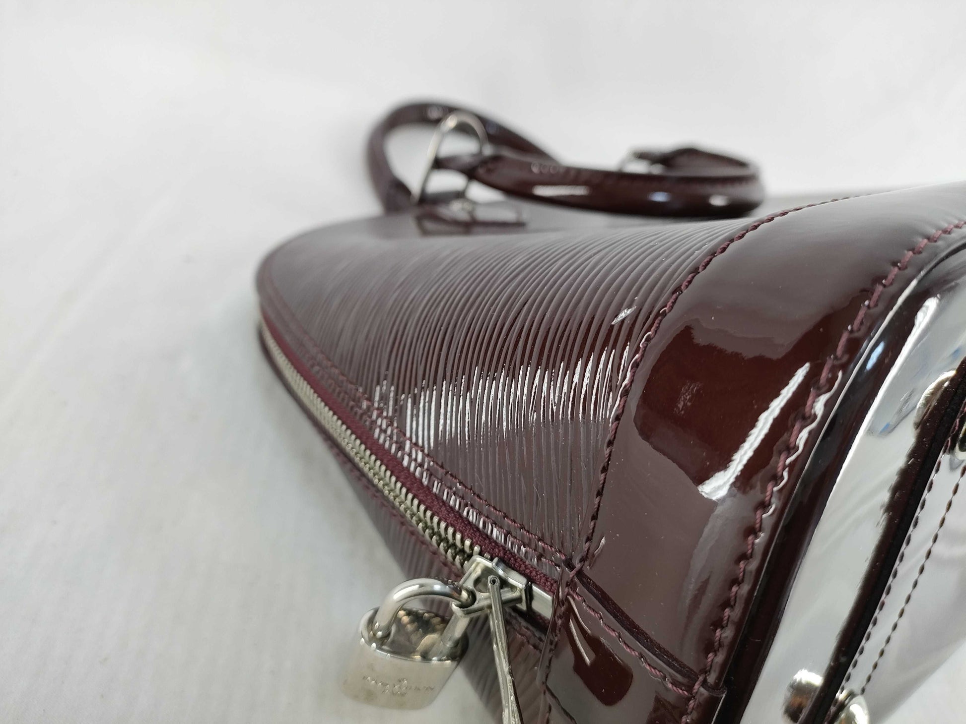 LOUIS VUITTON Epi Louis Vuitton Arma Shoulder Bag Handbag