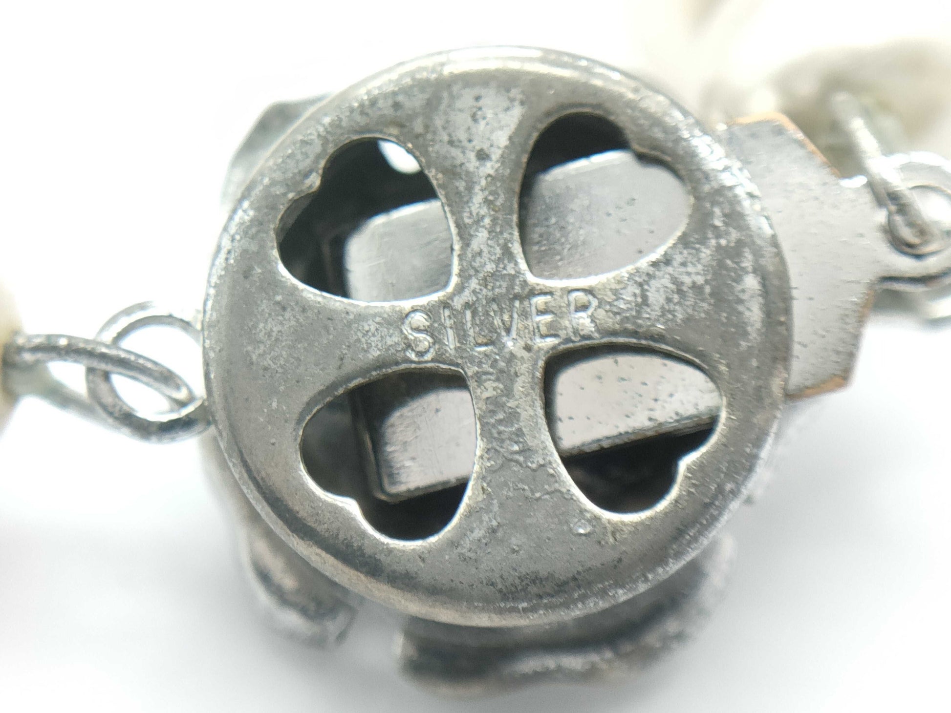 Faux Pearl SV 45.4g Necklace