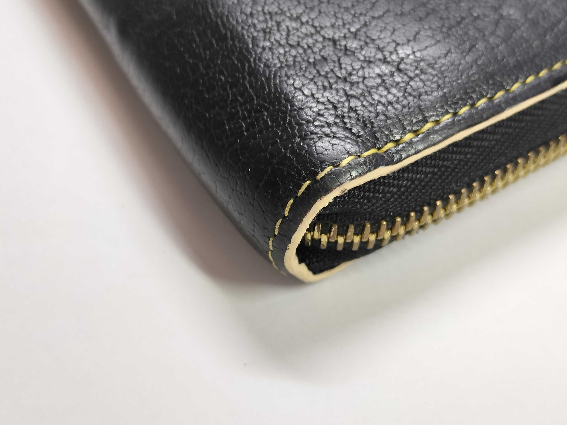 LOUIS VUITTON Suhari Louis Vuitton Suhari Leather Long Wallet Black Serial Wallet