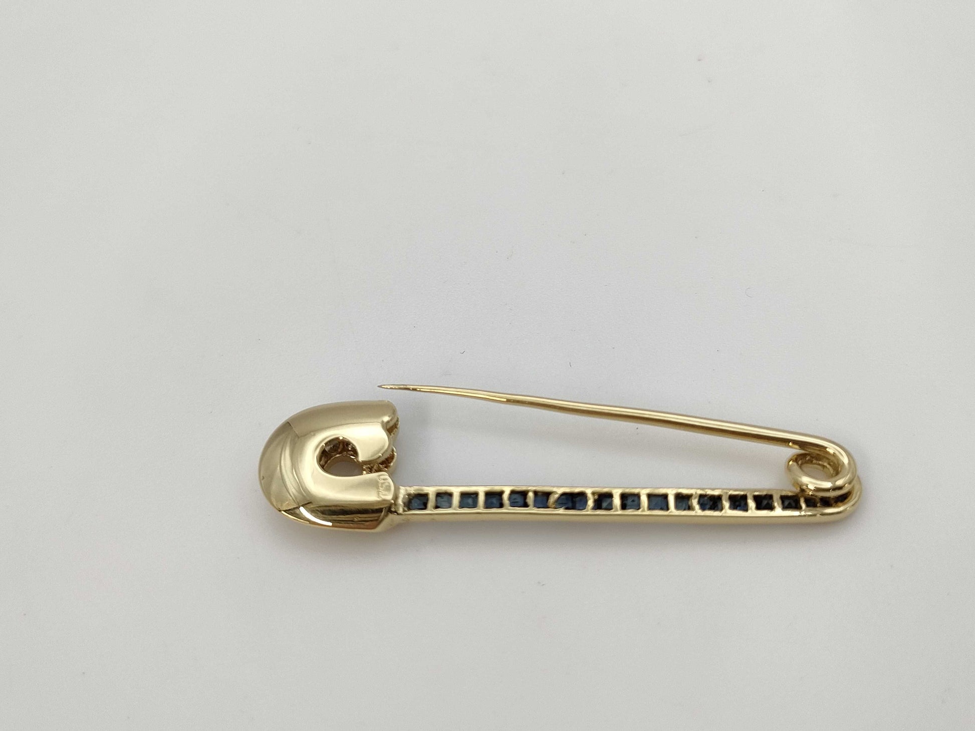 Sapphire Diamond 750 3.5g Brooch