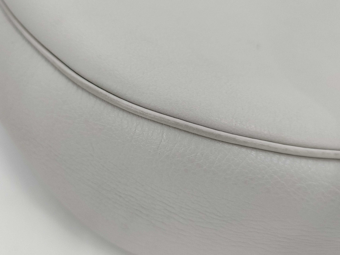 CELINE Medium Eloise Cuile Triomphe 114713FLH.02LS Shoulder Bag