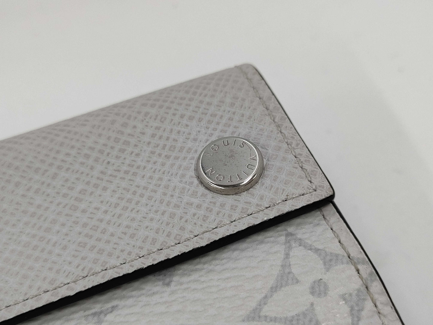 LOUIS VUITTON Taiga Rama Discovery Compact Wallet M67621 UB1189 Wallet