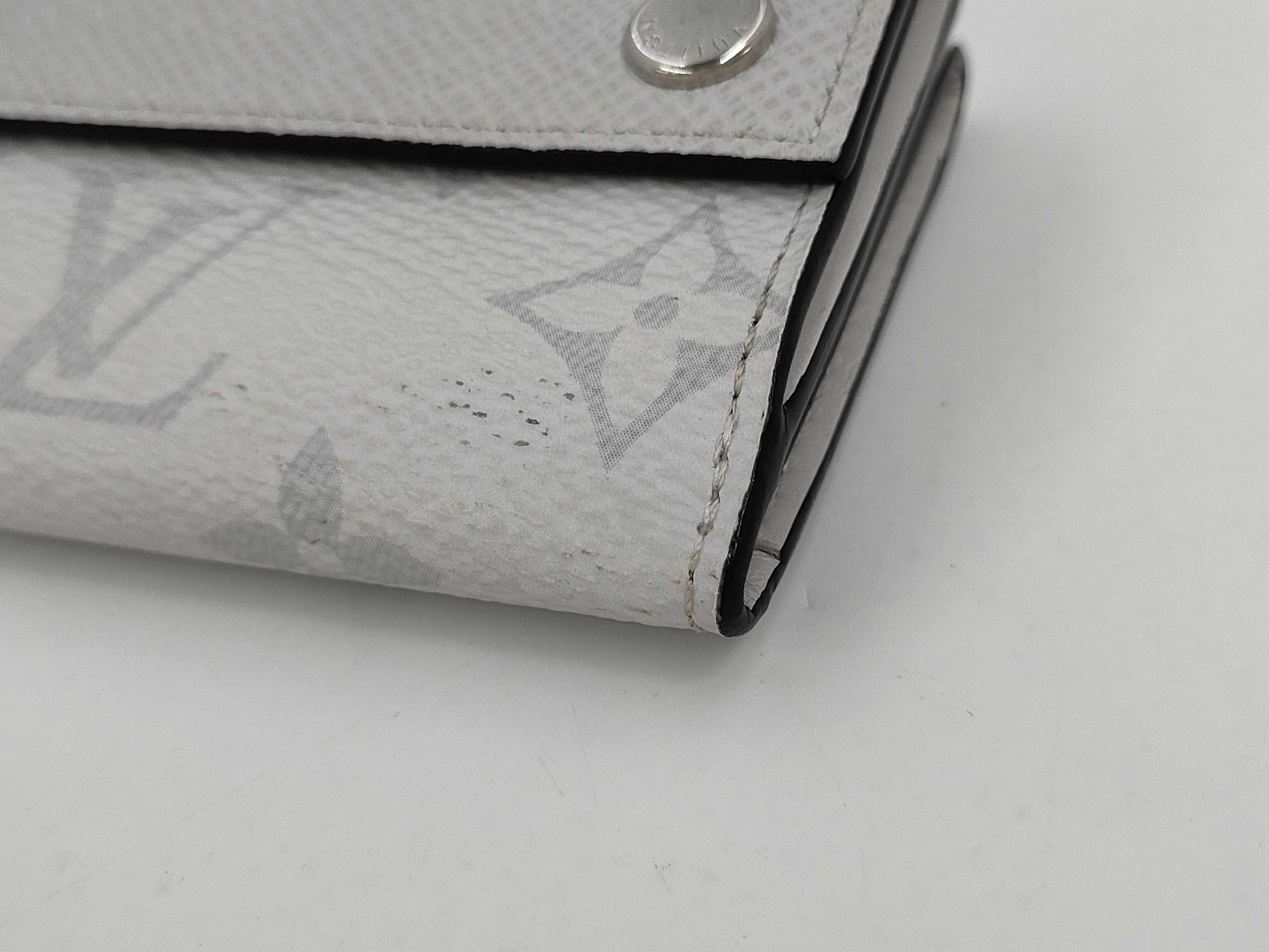 LOUIS VUITTON Taiga Rama Discovery Compact Wallet M67621 UB1189 Wallet