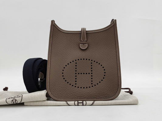 HERMES Evelyn TPM Etoup P Fittings Blue Indigo Strap Tryon Clemence W Engraved Shoulder Bag
