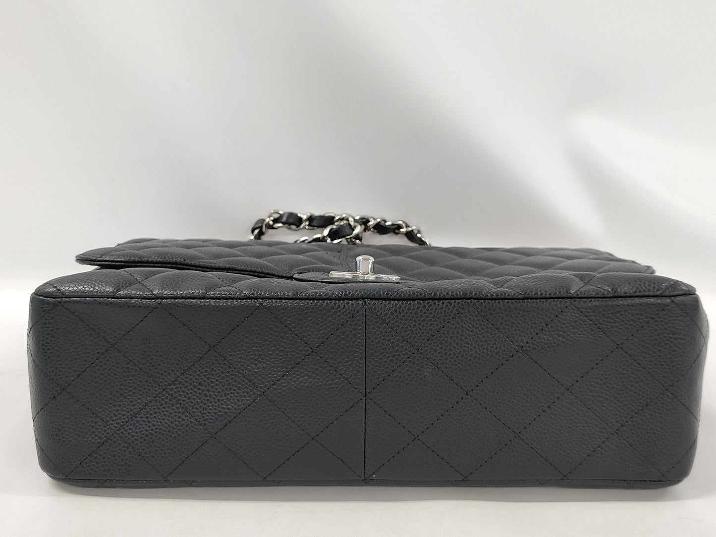 CHANEL Matelasse Chain Shoulder Caviar Skin Shoulder Bag