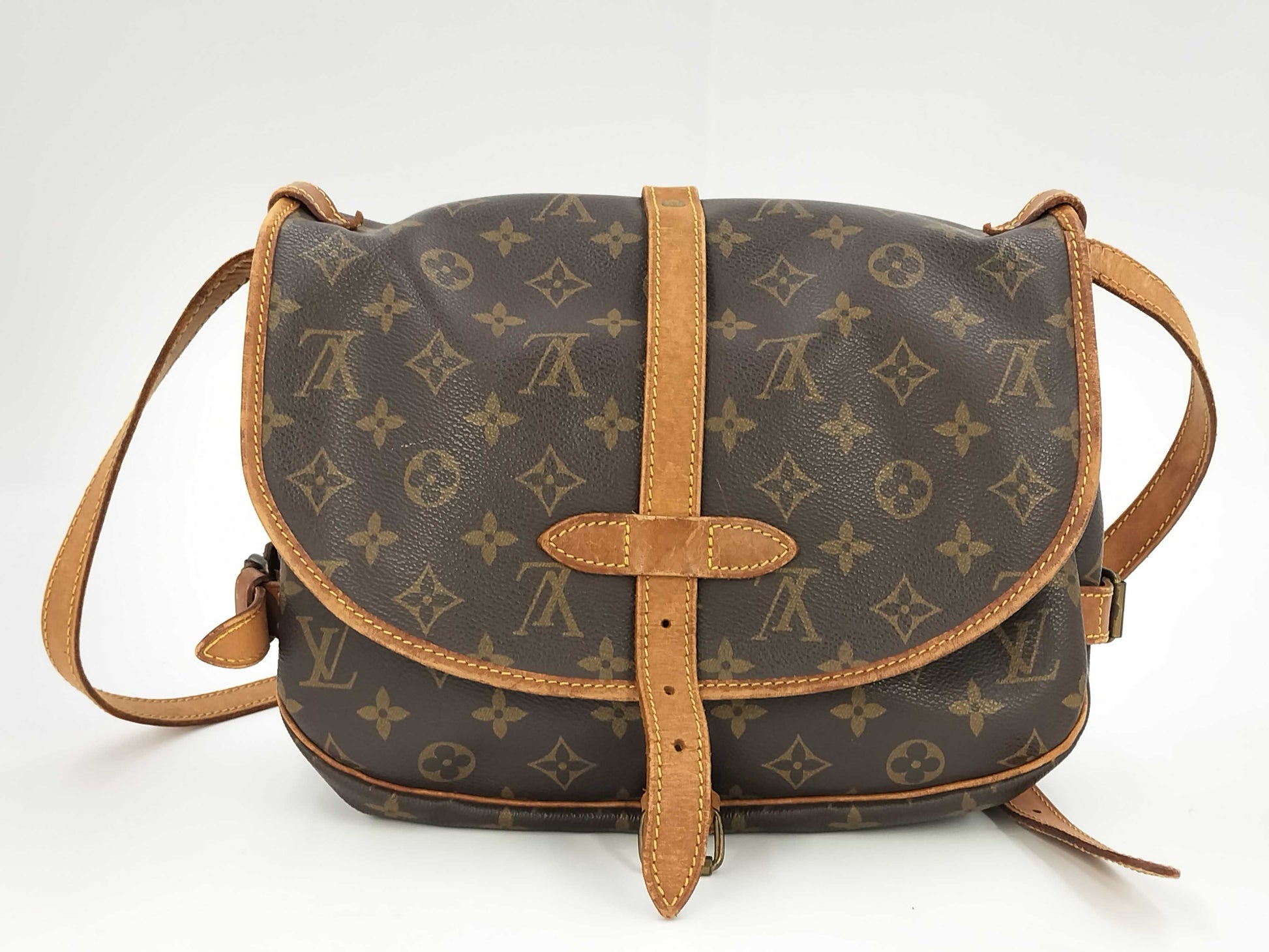 LOUIS VUITTON Saumur 30 Monogram M42256 Shoulder Bag